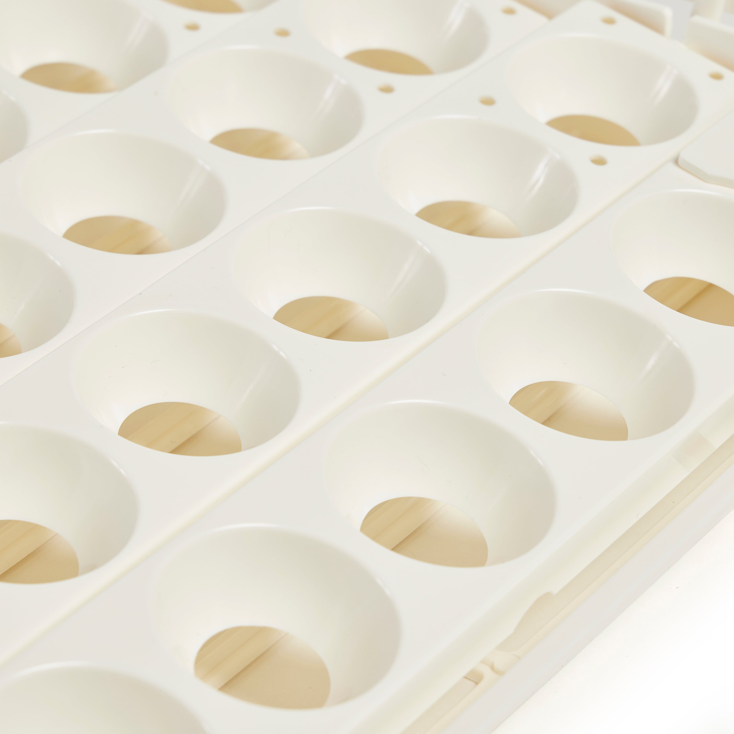 Farm Innovators 3200 Automatic Egg Turner for Improved Hatch, White (Open Box) - VMInnovations