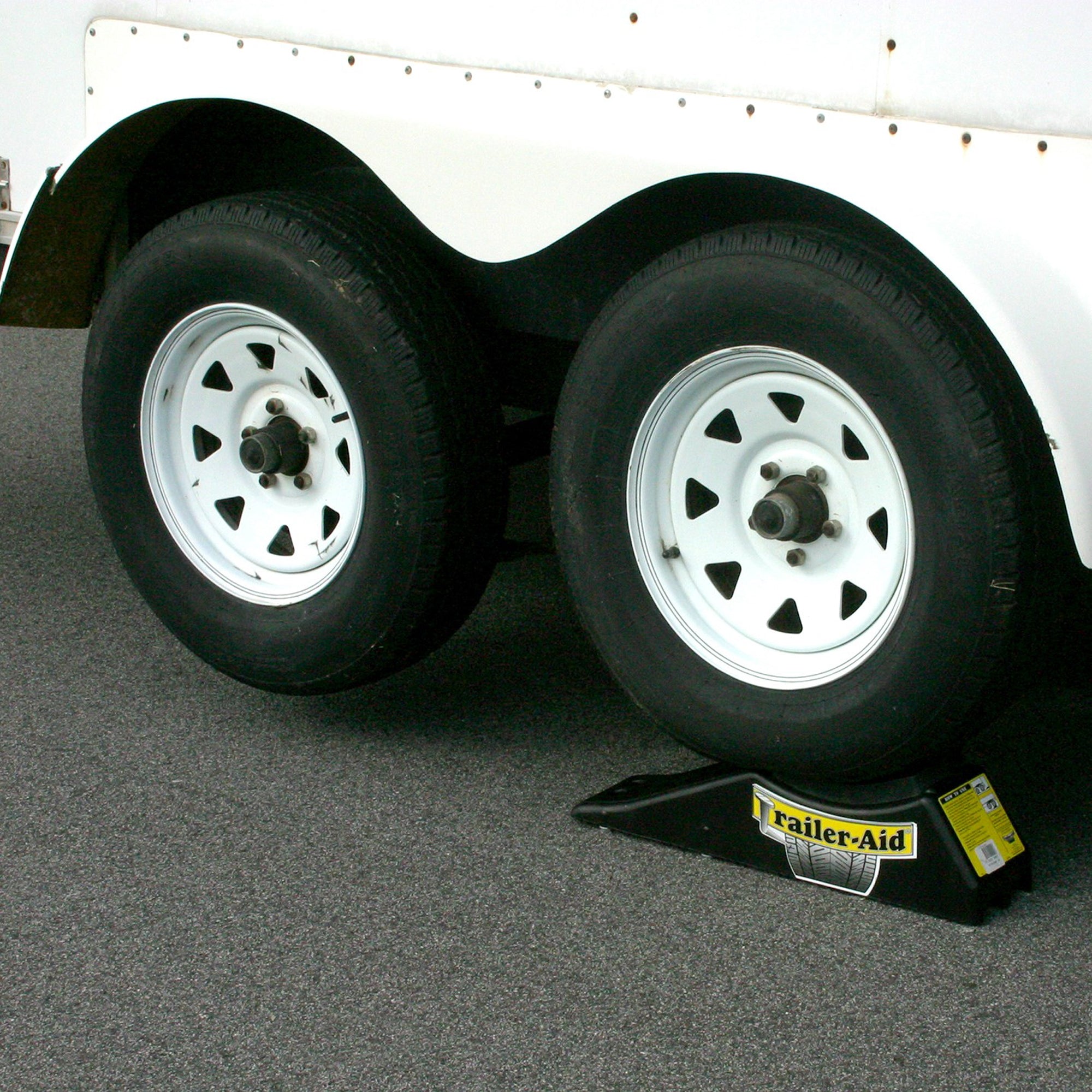 Camco Trailer Aid PLUS Tandem Trailer Tire Changing Ramp with 5.5" Lift, Black - VMInnovations