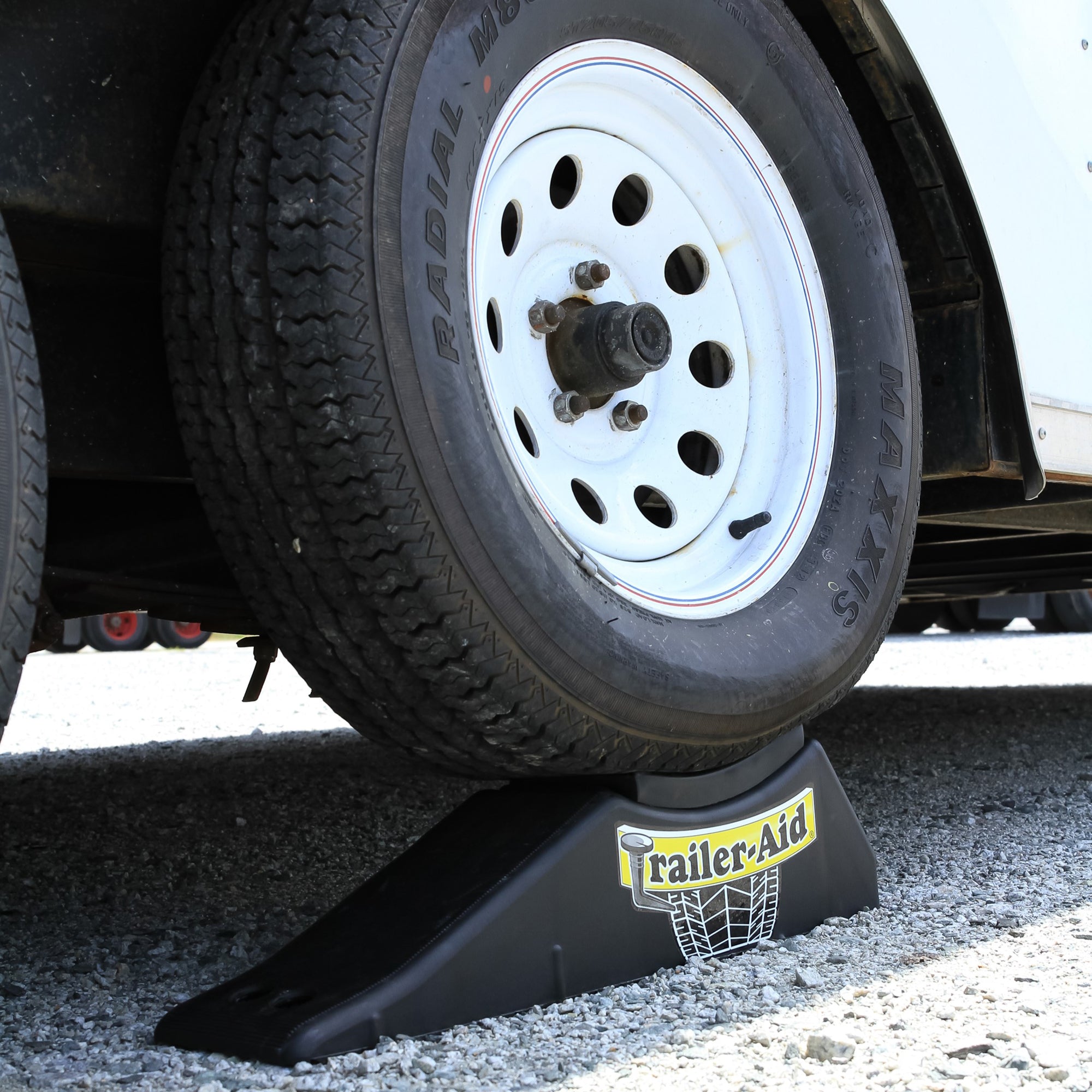 Camco Trailer Aid PLUS Tandem Trailer Tire Changing Ramp with 5.5" Lift, Black - VMInnovations