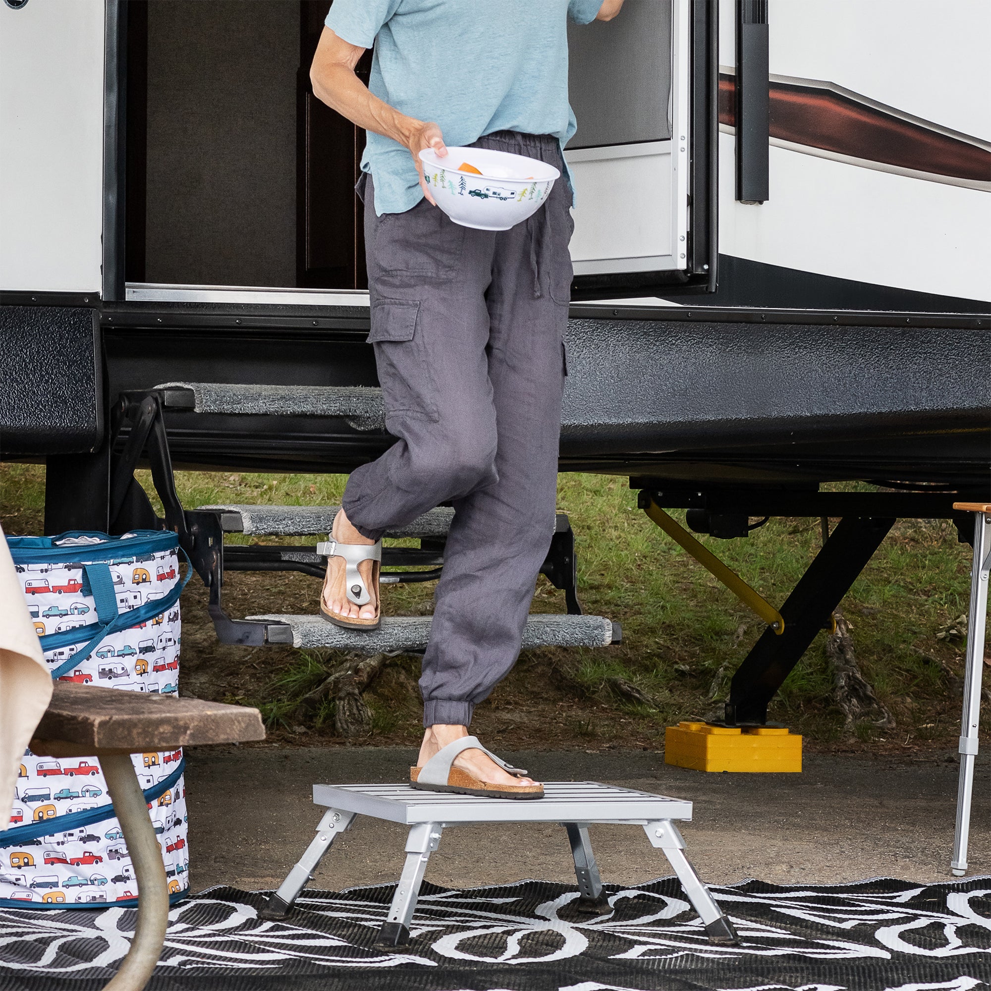 Camco 43677 Fixed Height Aluminum Platform Step Stool with Rubber Feet(Open Box) - VMInnovations