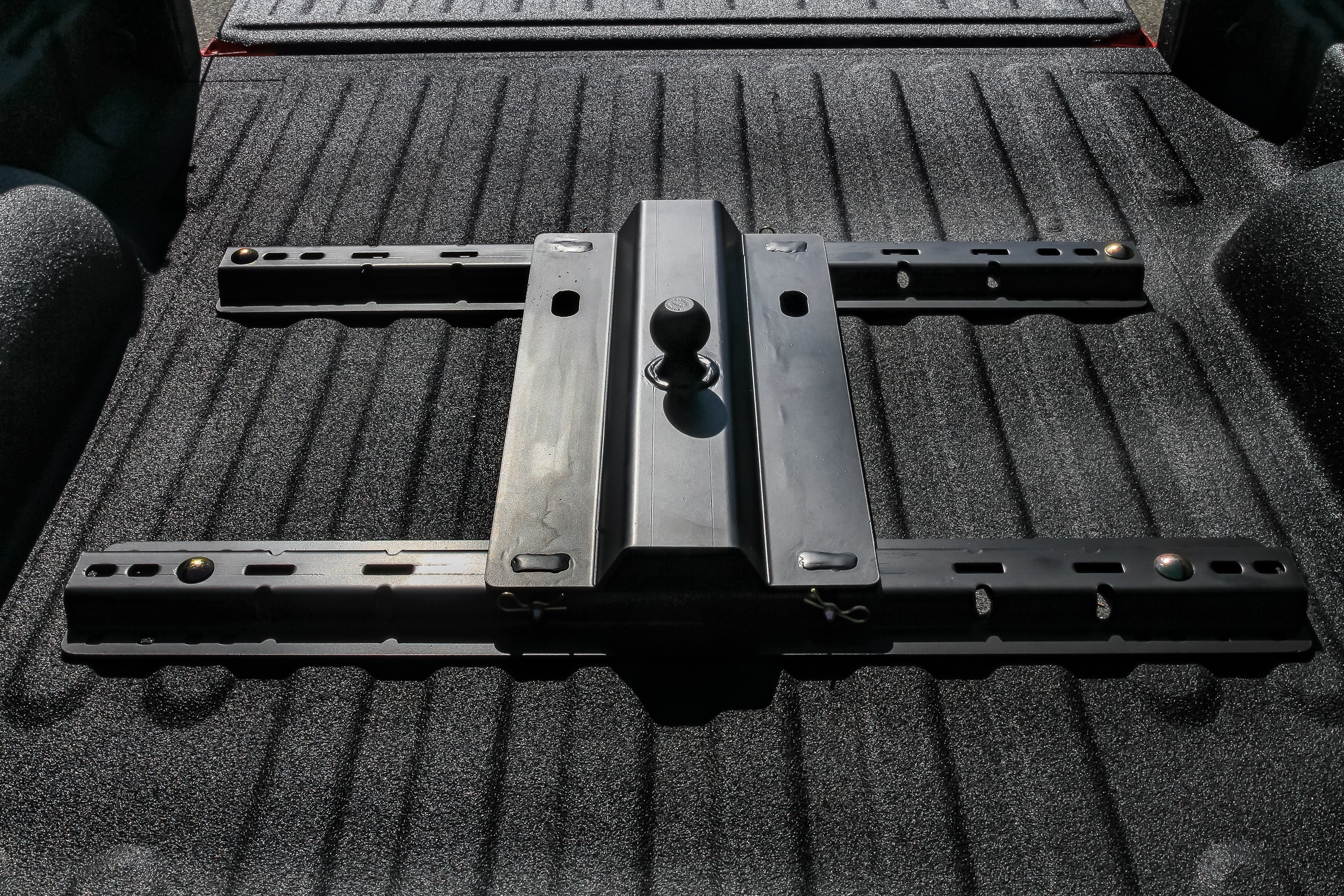 EazLift Universal Fit Gooseneck Ball Plate for In-Bed 5th Wheel Rails (Open Box)