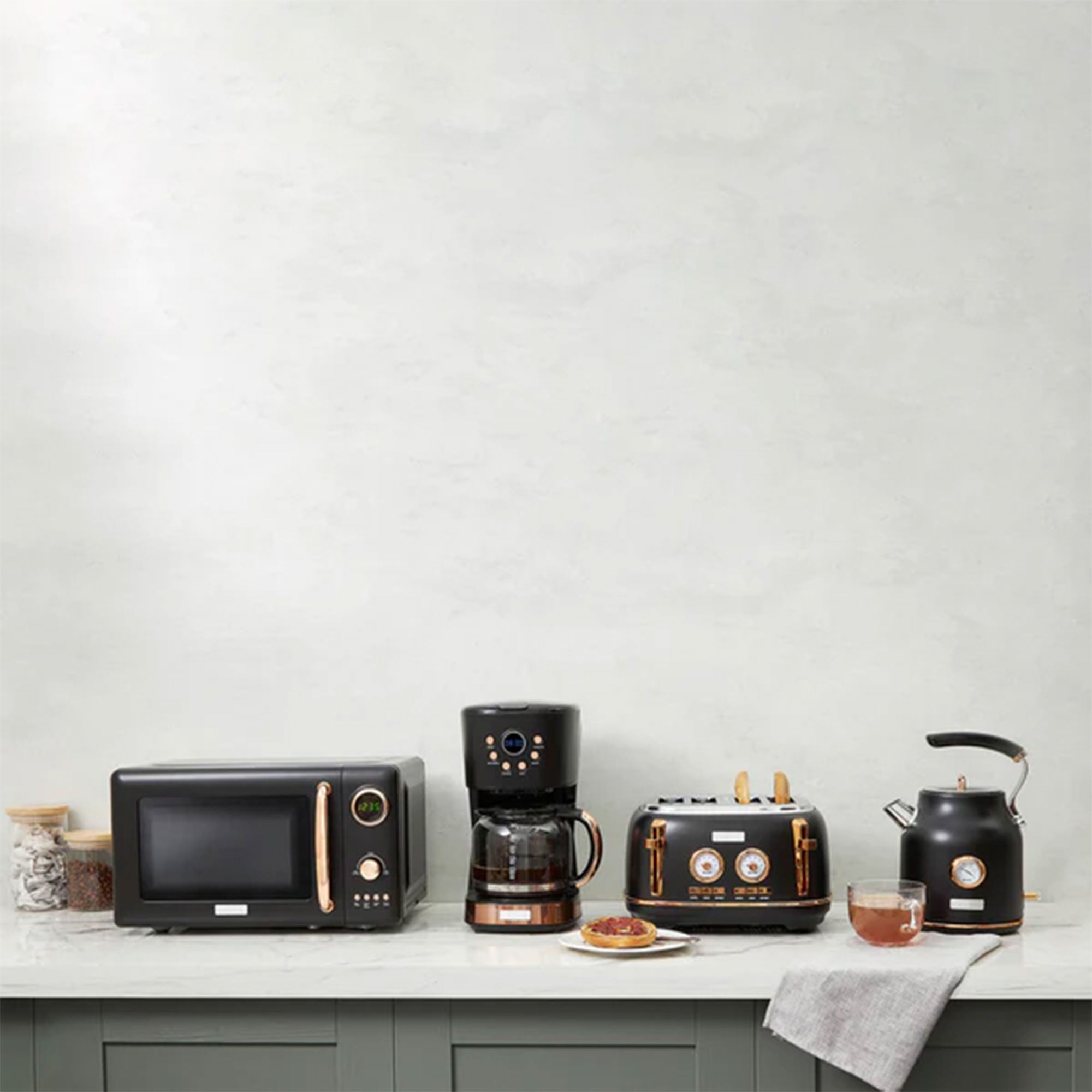 Heritage Vintage 700W Countertop Home Microwave Oven, Black/Copper (Used) - VMInnovations