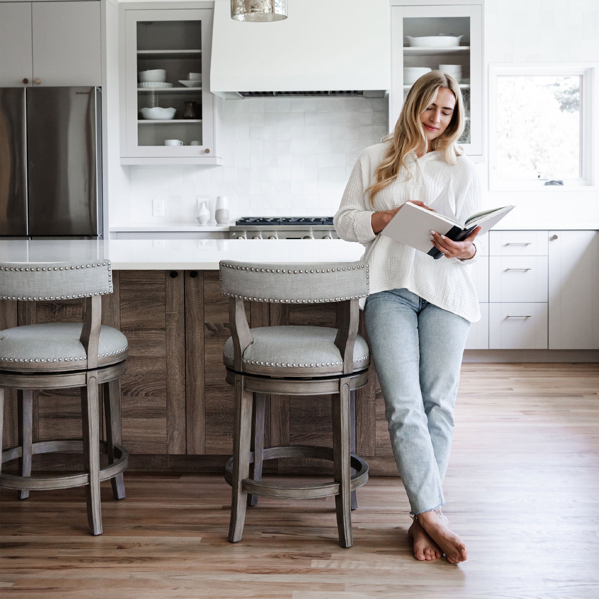 Maven Lane Alexander LowBack Kitchen Swivel Stool, Reclaimed Oak, (Damaged) - VMInnovations