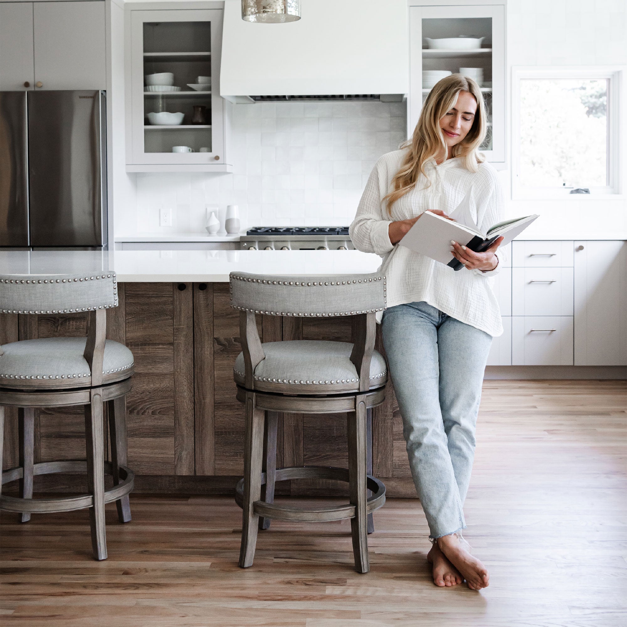 Maven Lane Bar Stool in Reclaimed Oak Finish w/Grey Fabric Upholstery(For Parts) - VMInnovations