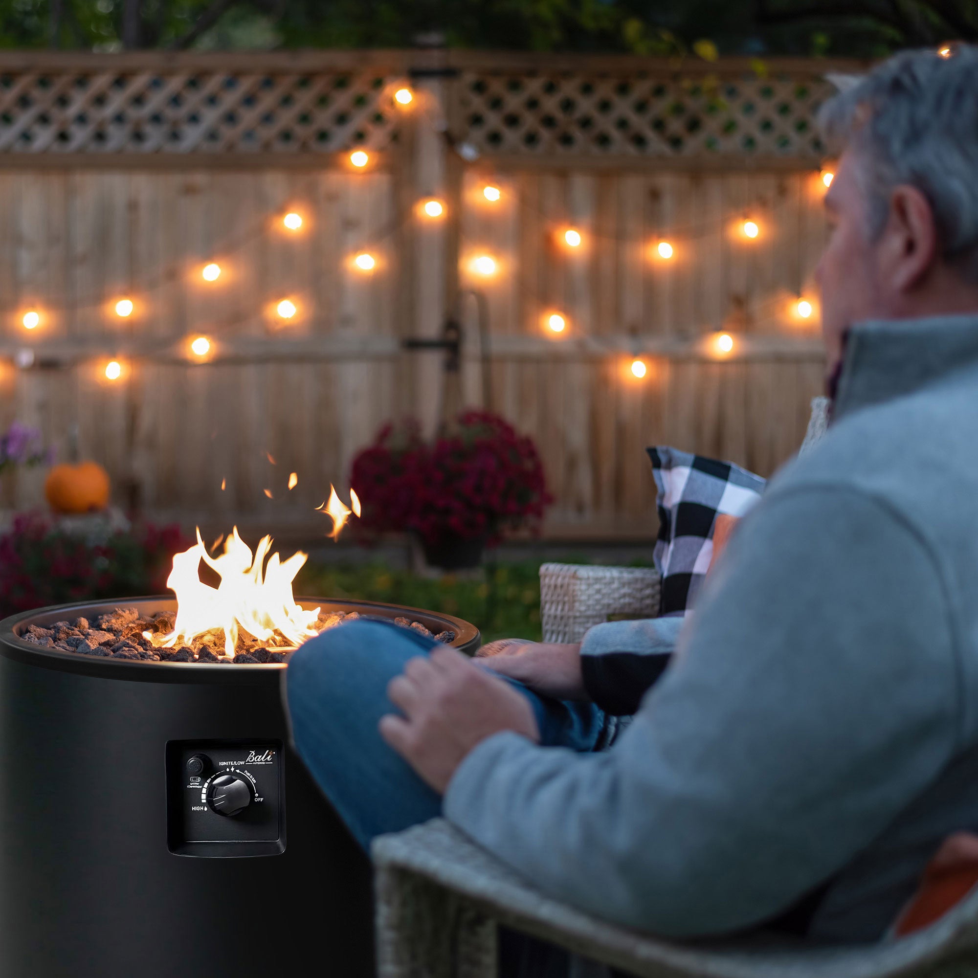 Four Seasons Courtyard 50,000 BTU Outdoor Column Portable Gas Fire Pit (Damaged) - VMInnovations
