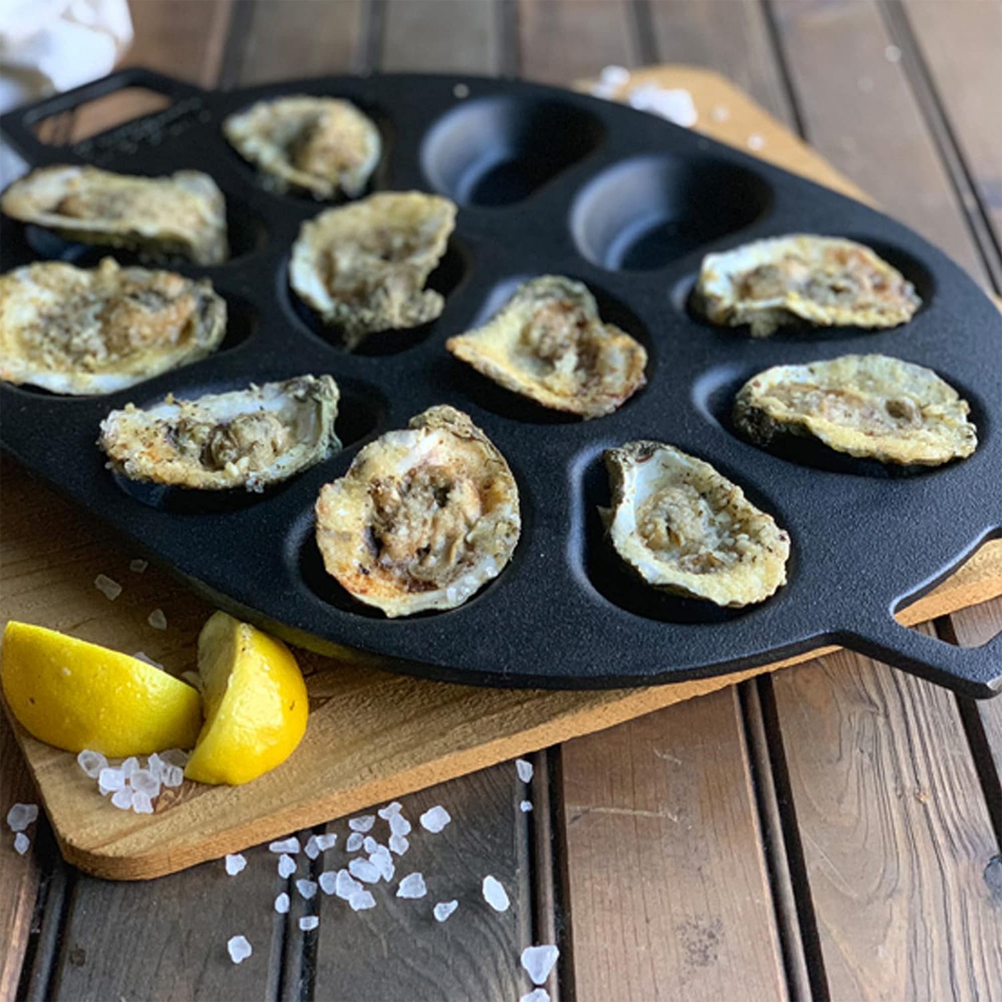 Bayou Classic Cast Iron Shellfish Shaped Oyster Grill Pan for 12 Clams, Black - VMInnovations
