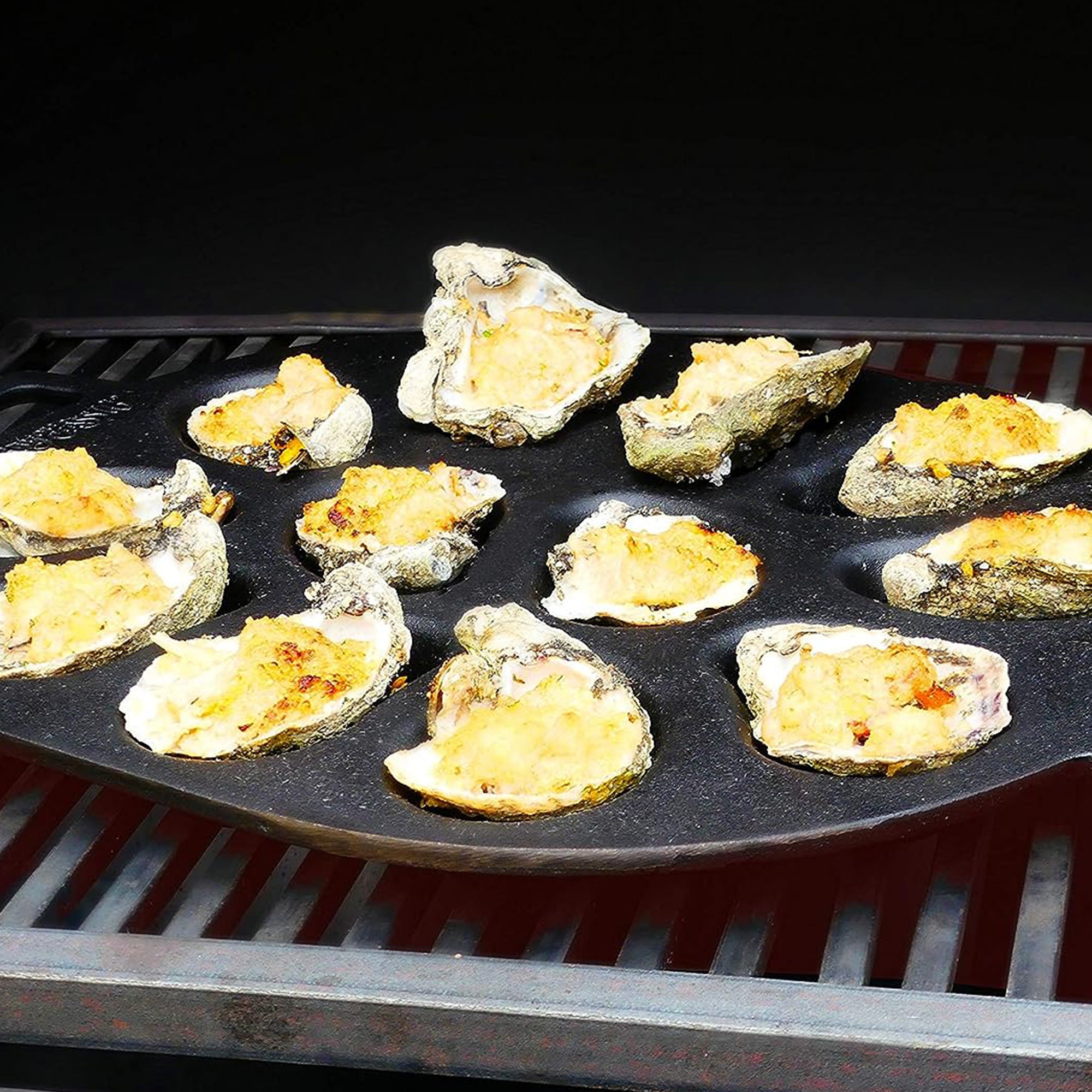 Bayou Classic Cast Iron Shellfish Shaped Oyster Grill Pan for 12 Clams, Black - VMInnovations