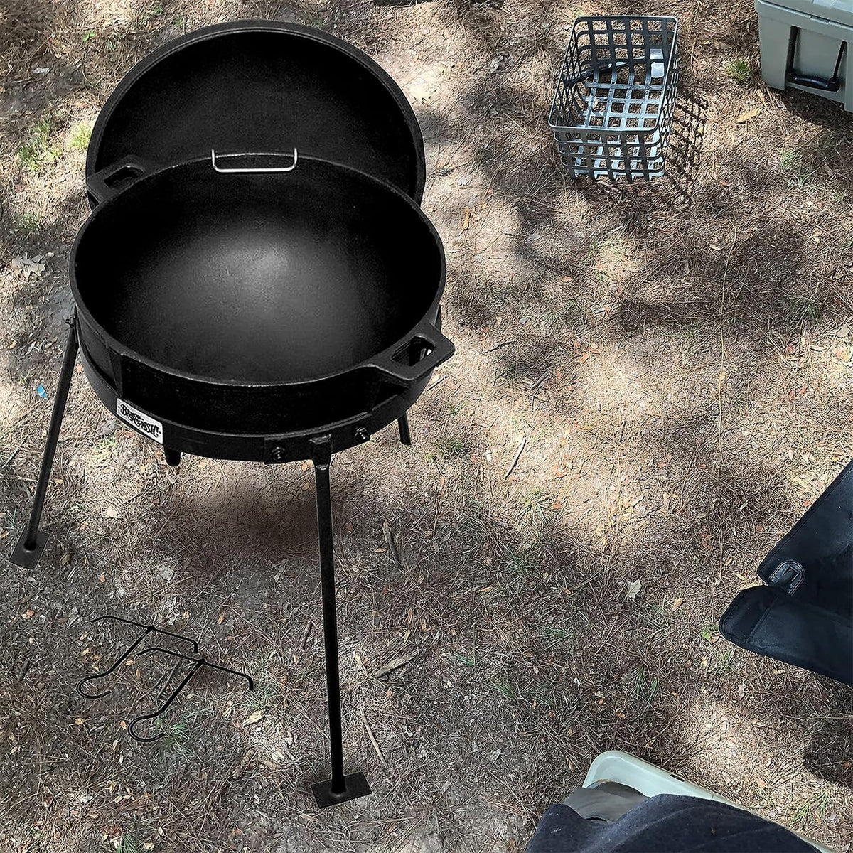 Bayou Classic 7 Gallon Cast Iron Jambalaya Kettle Pot with Lid and Tripod Stand - VMInnovations