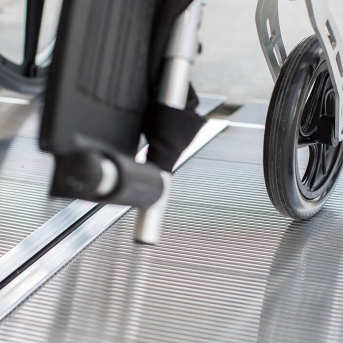 EZ-ACCESS SUITCASE 3’ x 30" Portable Singlefold Ramp for Scooters & Wheelchairs