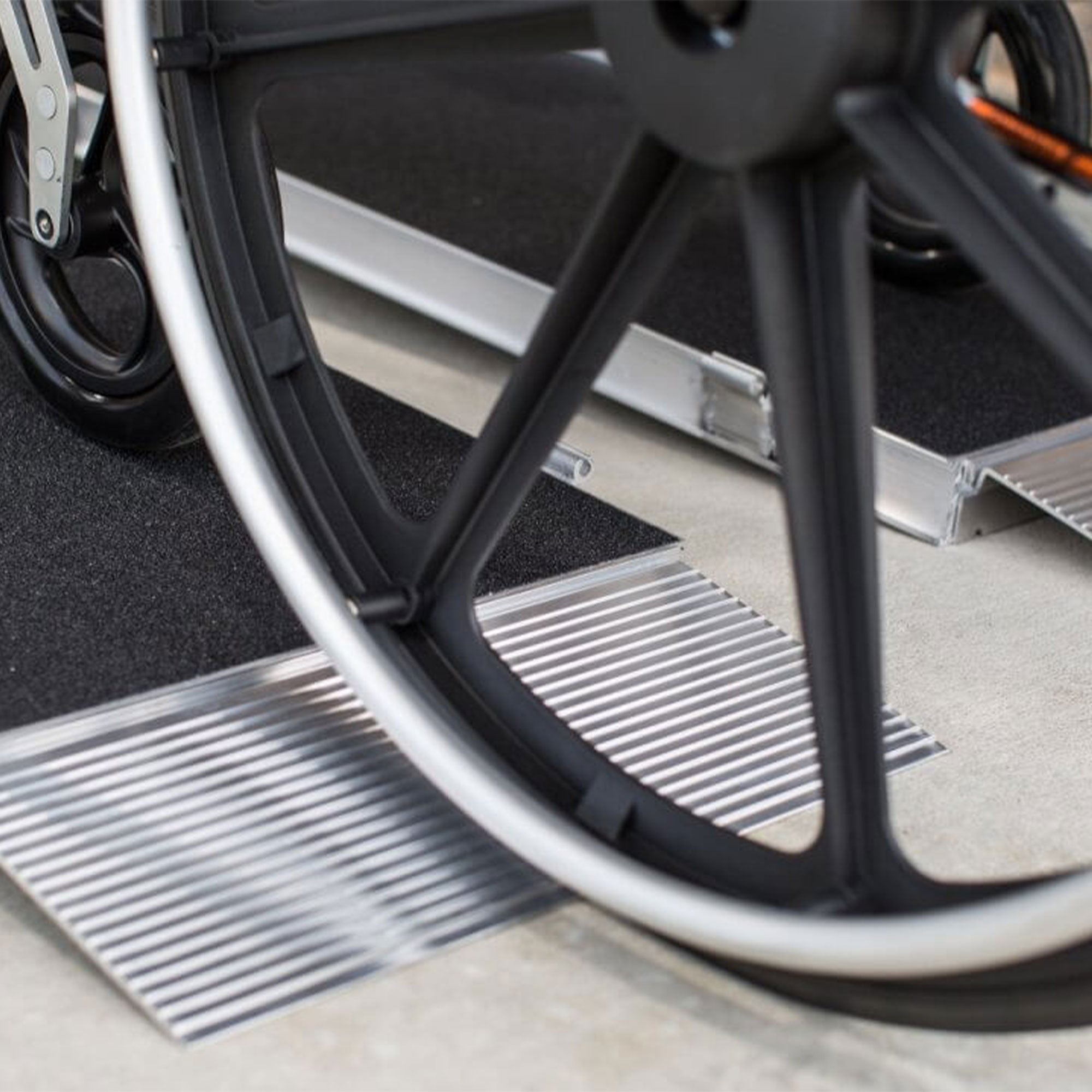 EZ-ACCESS 4Ft Suitcase Portable Ramp w/ Surface That Resists Slips (Used) - VMInnovations