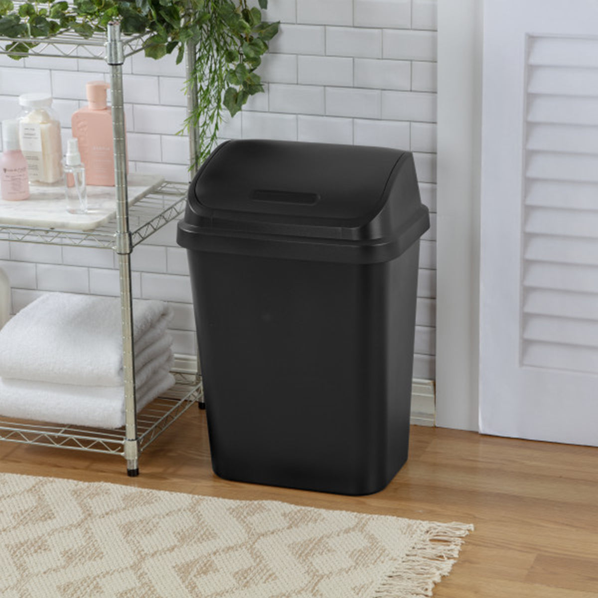 Sterilite 7.8 Gallon SwingTop Plastic Easy to Clean Wastebasket with Lid, Black