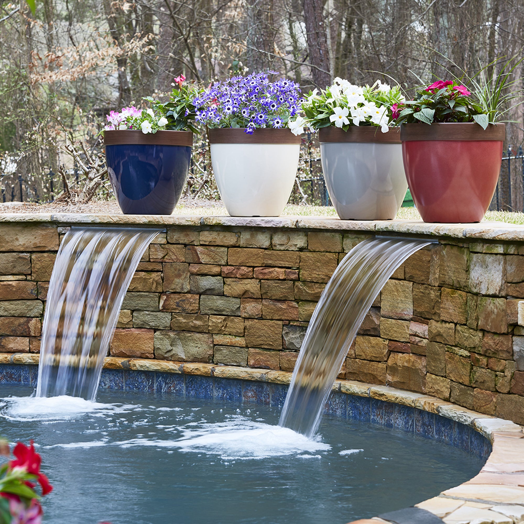 Southern Patio 15-Inch Hornsby Resin Planter with Drainage Hole and Plug, Red