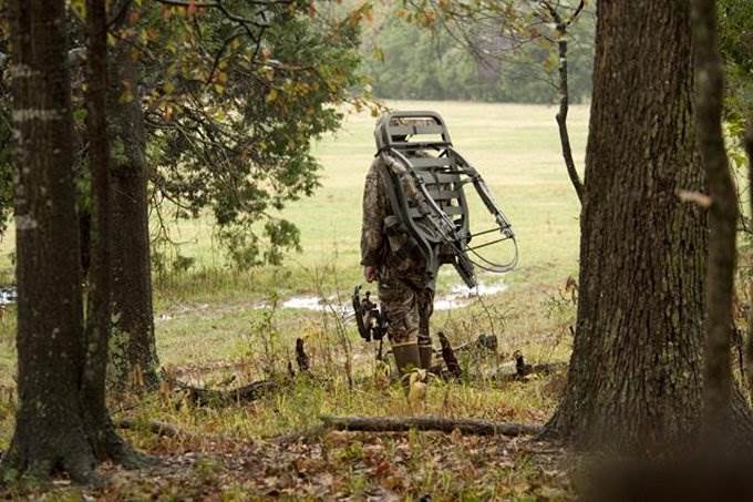 Summit Titan SD 81118 Self Climbing Treestand - Deer Hunting + Camo Storage Bags