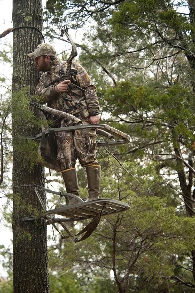 Summit Titan SD 81118 Self Climbing Treestand - Deer Hunting + Camo Storage Bags