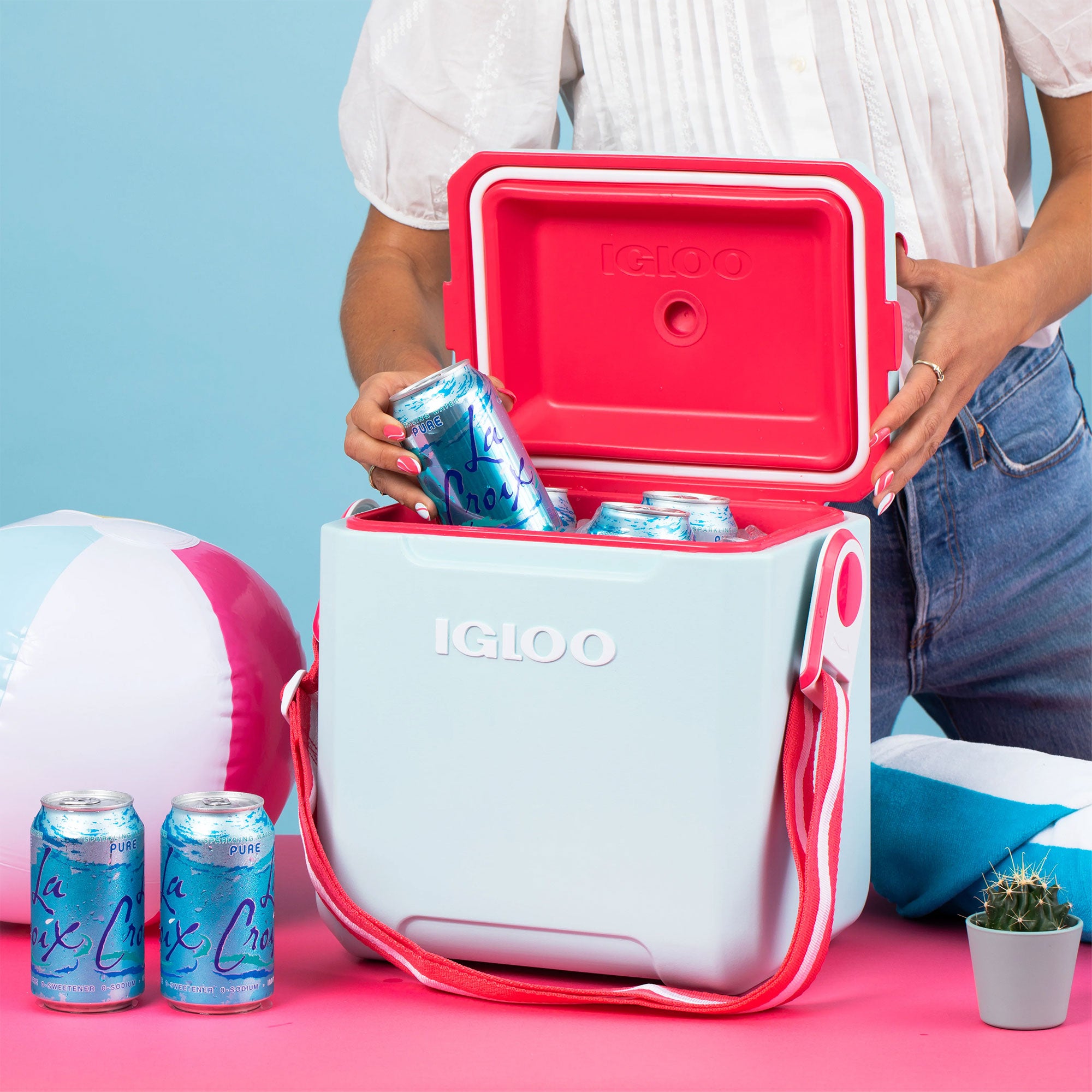 Igloo 11 Quart Tag Along Too Insulated Strapped Picnic Style Cooler, Light Gray - VMInnovations