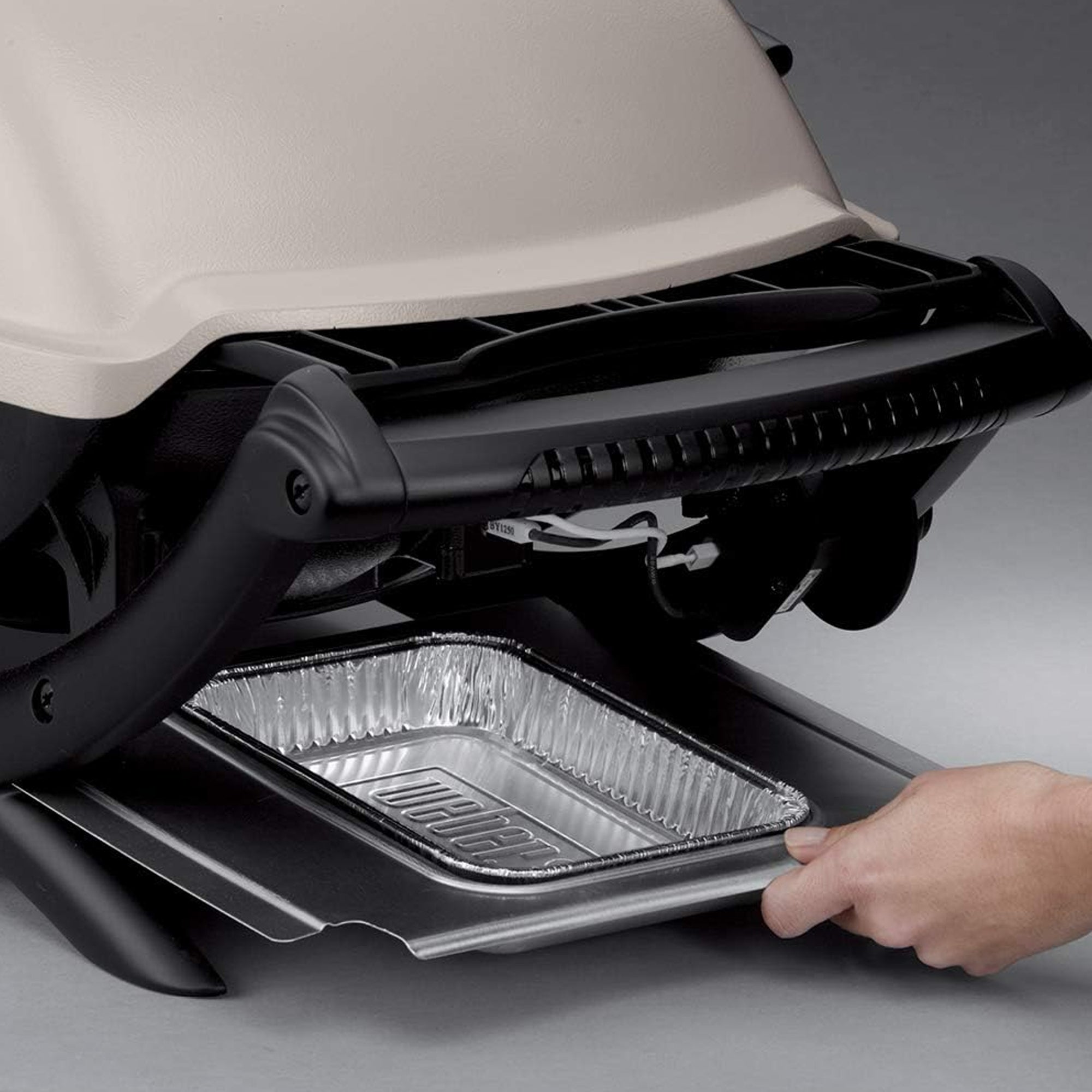 Weber Q 2200 Aluminum Portable 12,000 BTU Liquid Propane Gas Grill w/Thermometer - VMInnovations