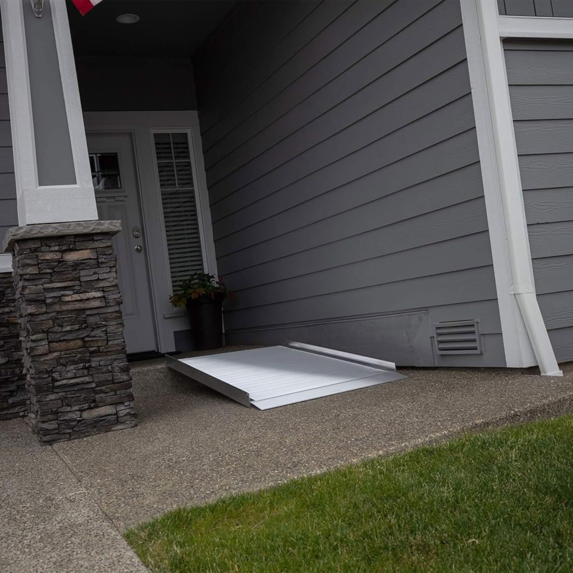 EZ-ACCESS GATEWAY 7" Solid Surface Aluminum Portable Wheelchair Ramp (Open Box) - VMInnovations