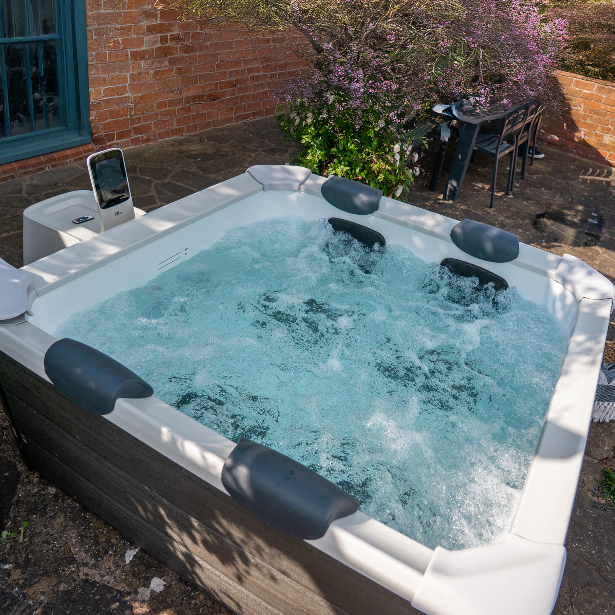 MSpa Square Bubble Spa w/Hard Exterior, Soft Lining Interior, & Hydro Jets, Oslo - VMInnovations