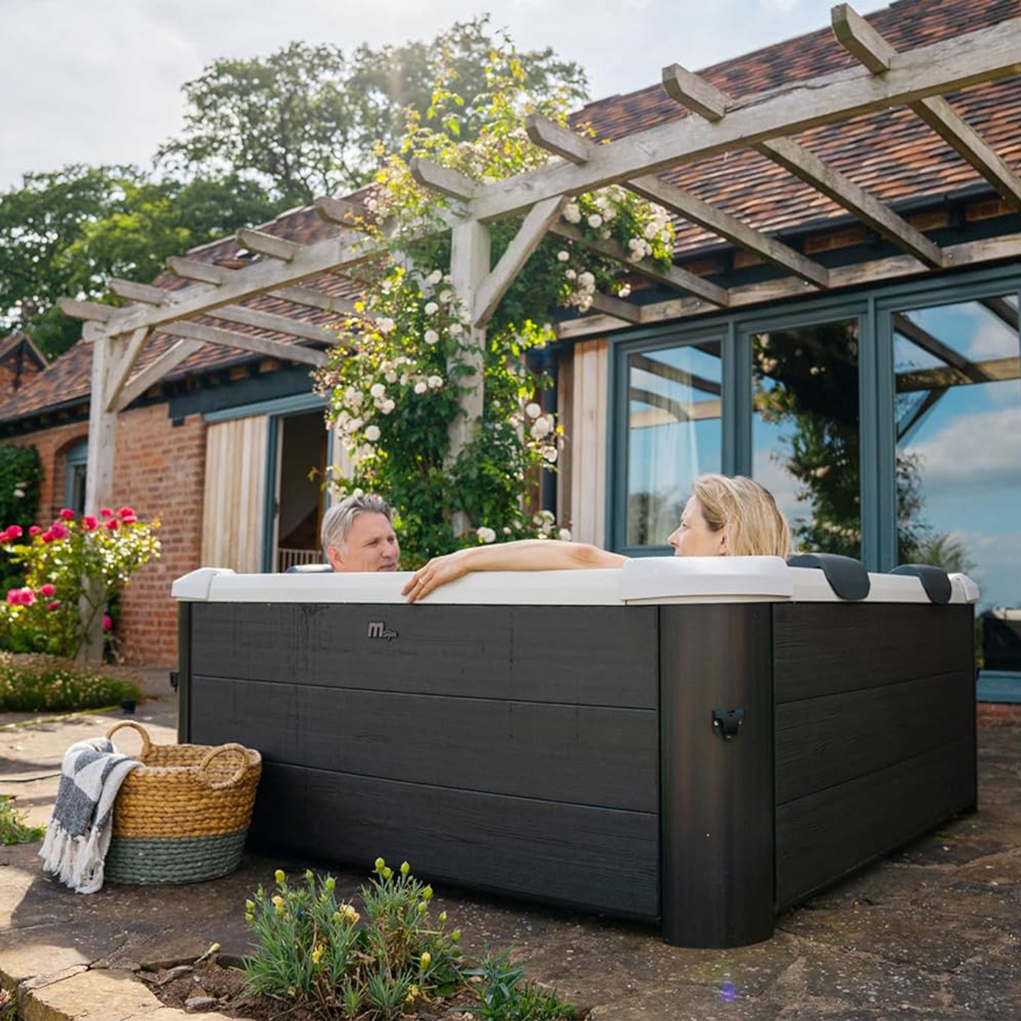 MSpa Oslo 6 Person Squared Hot Tub w/Hydro Massage Jets Plus & LED Strip (Used) - VMInnovations