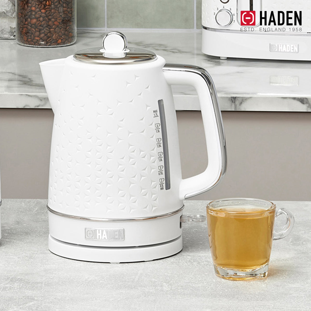Haden Electric Kettle Textured w/Auto Shut Off & Light Indicator, White (Used)