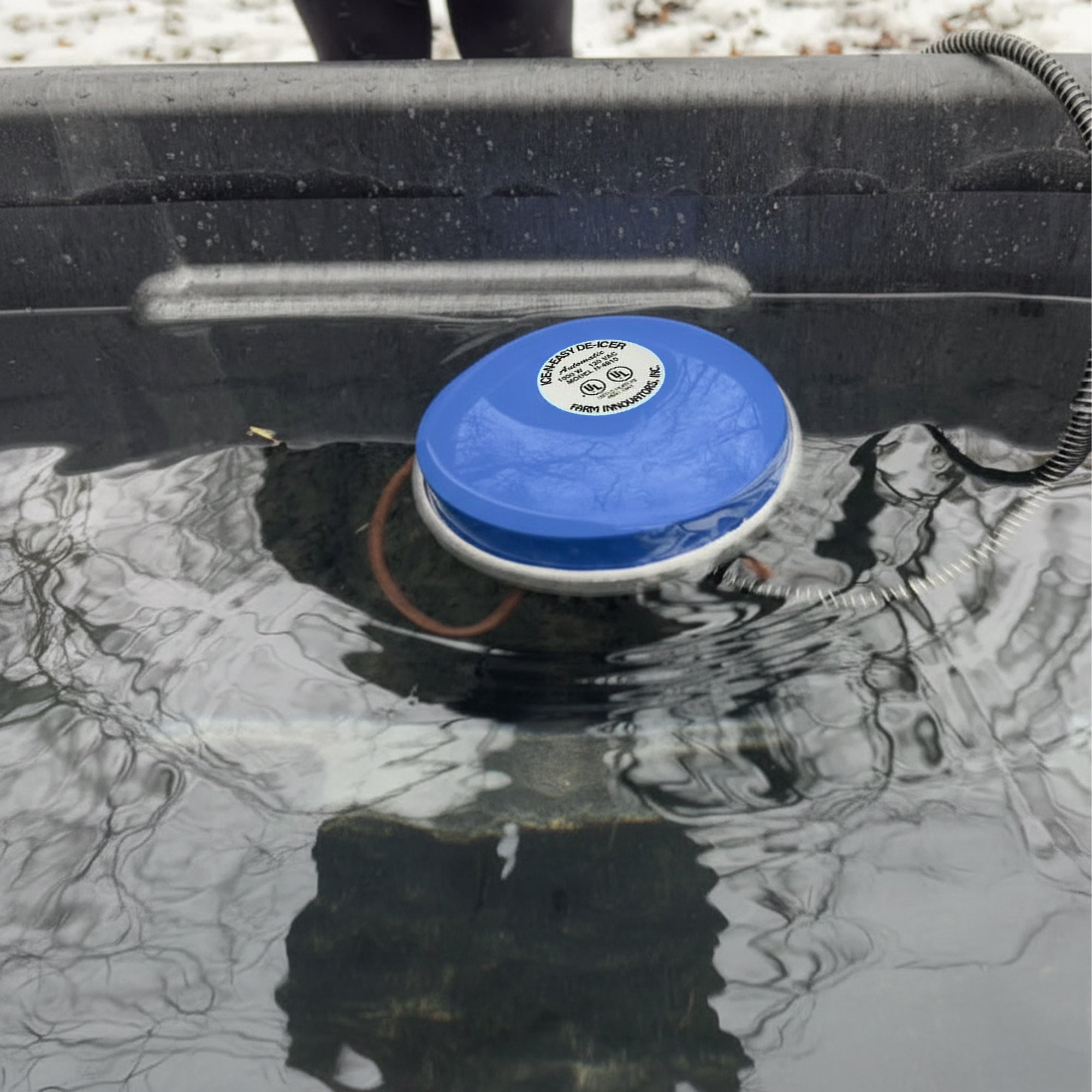 Farm Innovators 1000 Watt Floating Tank De-Icer for Metal Tanks, Blue (Open Box)