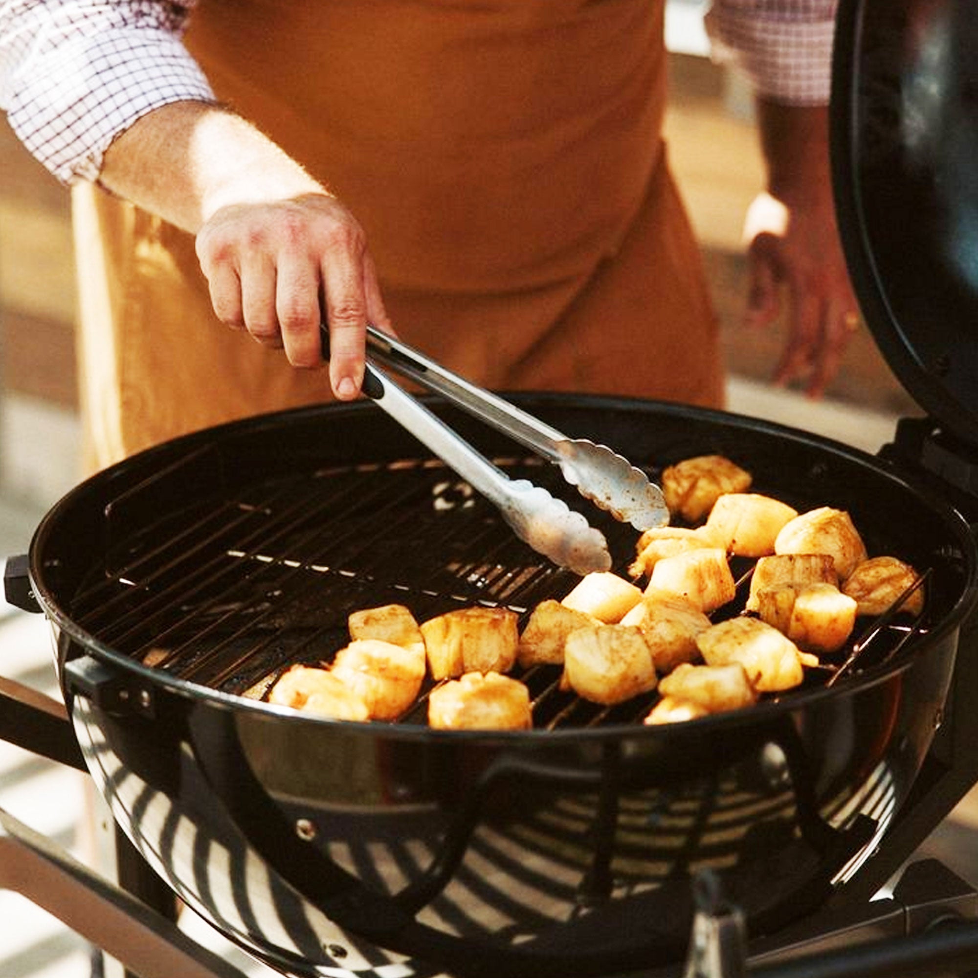 Loco Cookers 22.5 Inch SmartTemp Kettle Grill with Cart and Backlit LCD, Black - VMInnovations