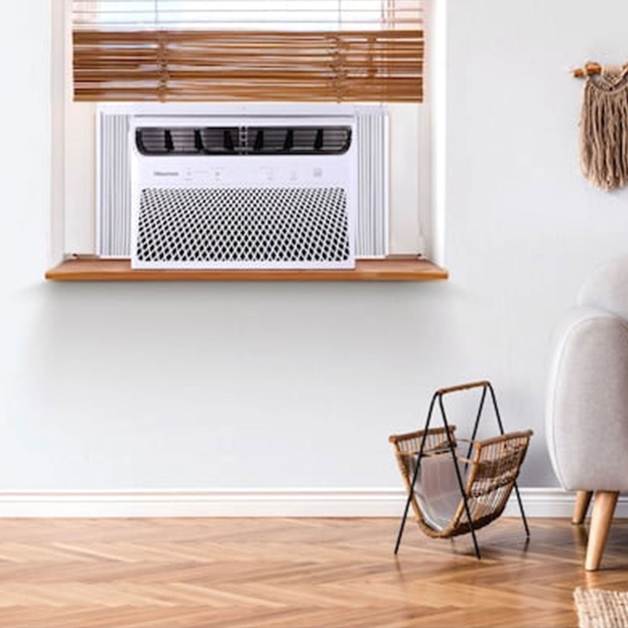 Hisense 450 Sq ft Air Conditioner w/Remote, & 4 Way Air Direction (Open Box)