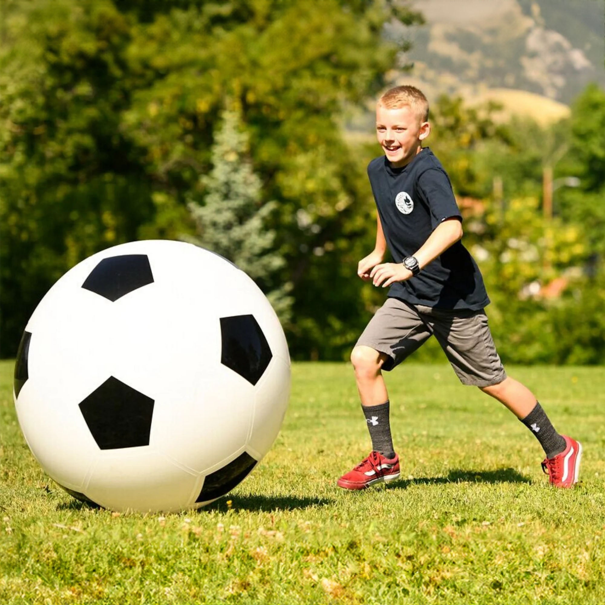4FUN Giant Inflatable Soccer Ball w/Pump, 30 Inch, Black & White (Open Box) - VMInnovations