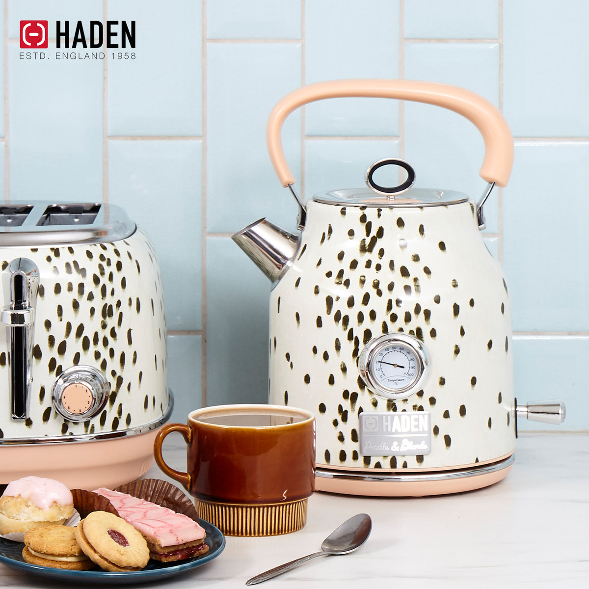 Haden Margate Poodle and Blonde Electric Kettle, 1.7 Cordless, Multicolor (Used)