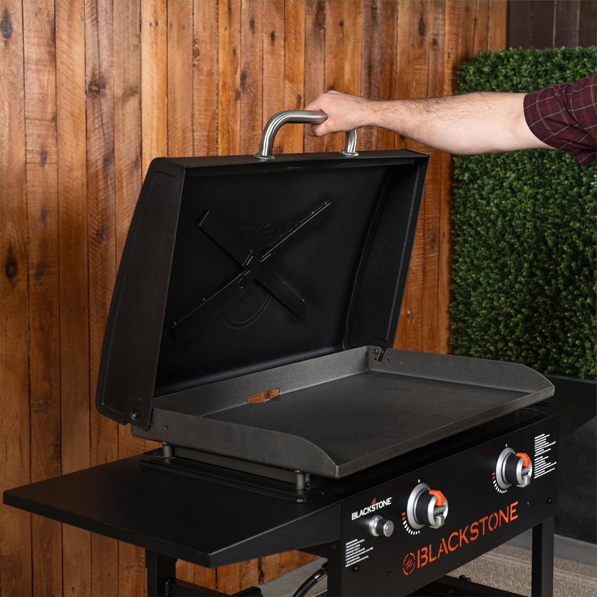 Blackstone 28" Omnivore Griddle w/X Braced Hood Propane Stove, Black (Open Box) - VMInnovations