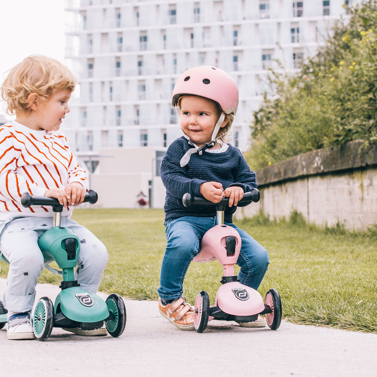 Scoot & Ride 2-in-1 Ride-On Scooter Highwaykick 1 and Kids Helmet XXS, Rose