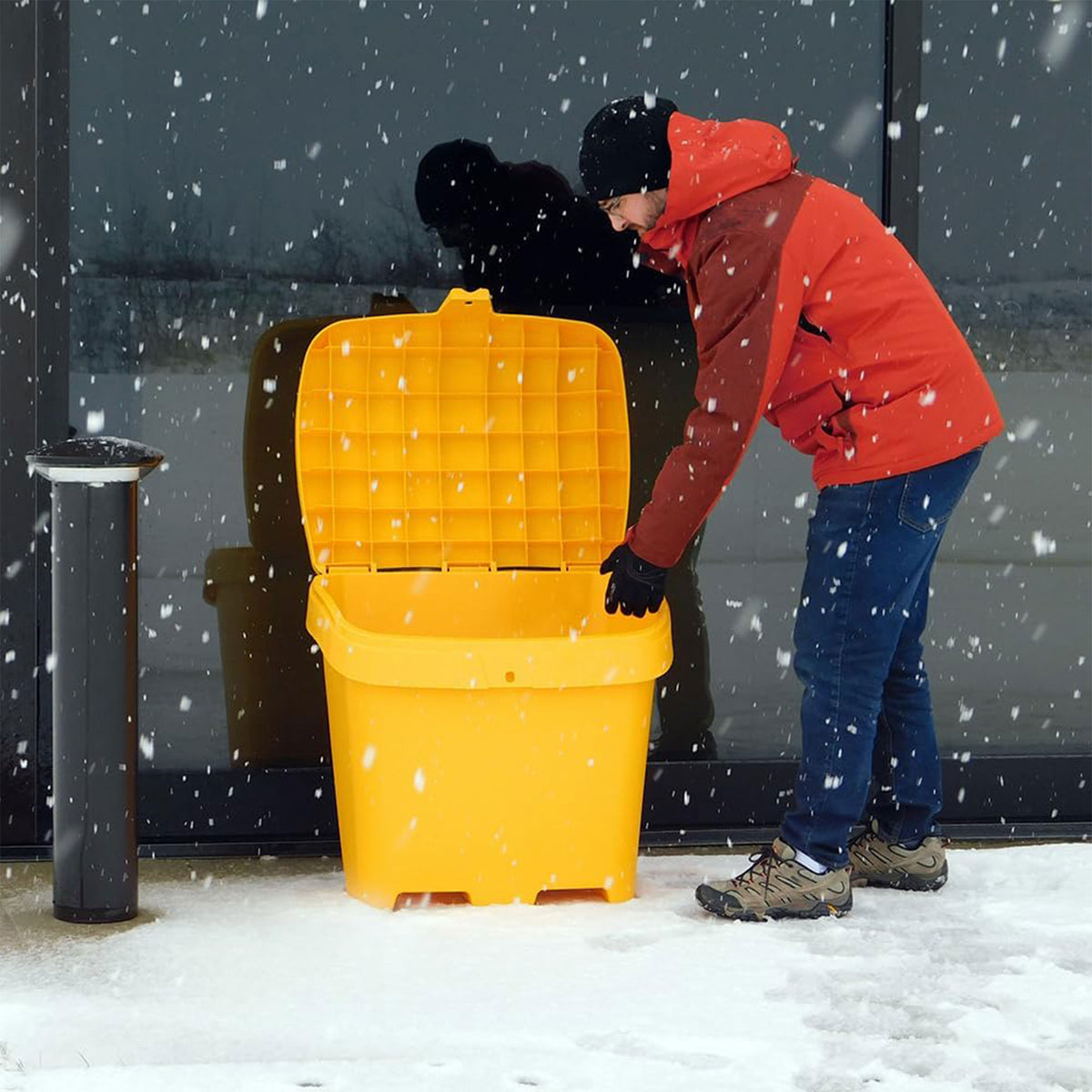 FCMP Outdoor 31 Gallon Salt & Sand Storage Box, Deck Container for Patio, Yellow