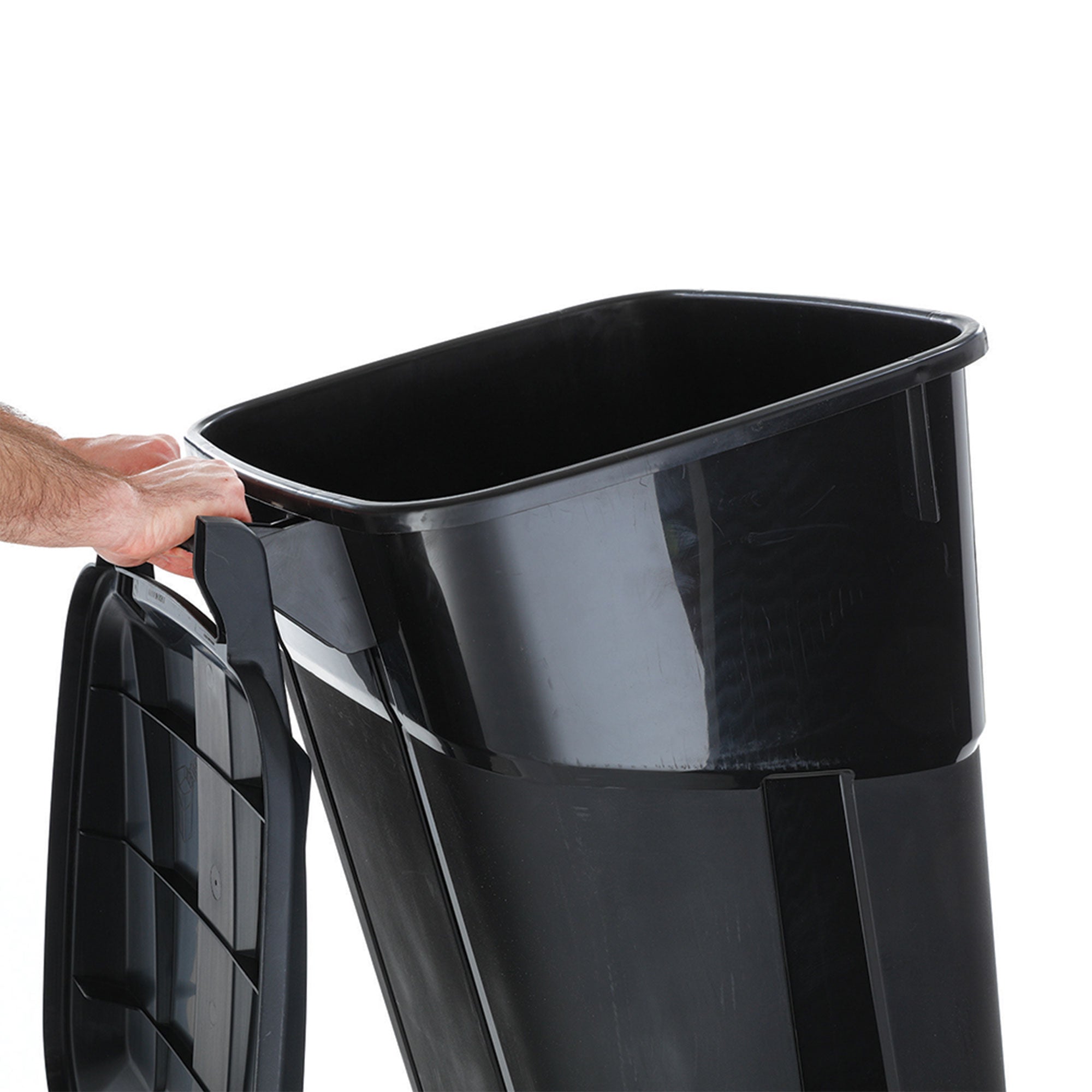 United Solutions 2 Pack Outdoor Trash Can w/Lid and Wheels, 32 Gal, Black (Used) - VMInnovations