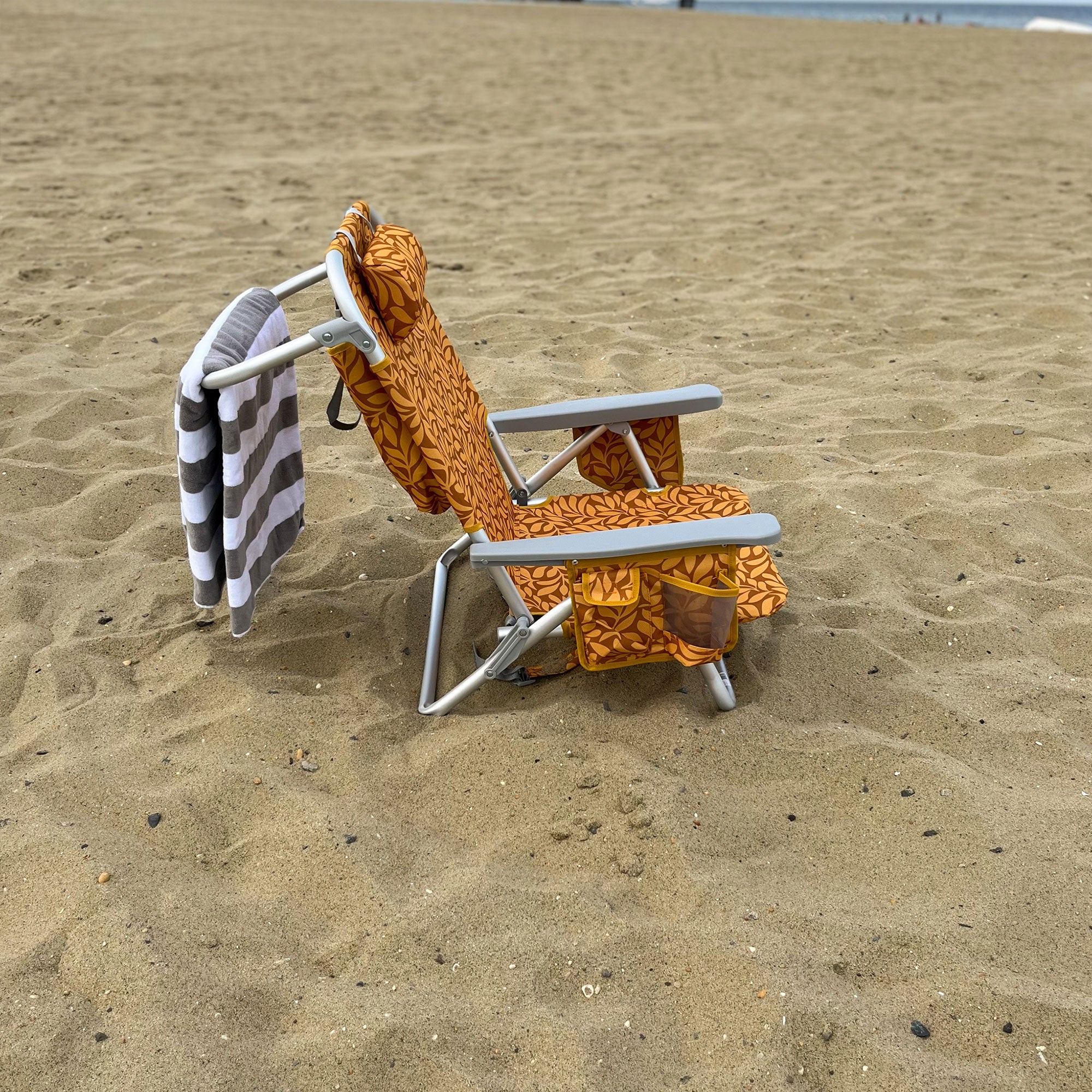 Bliss Hammocks Folding Beach Chair Recliner with Detachable Cooler, (Used)