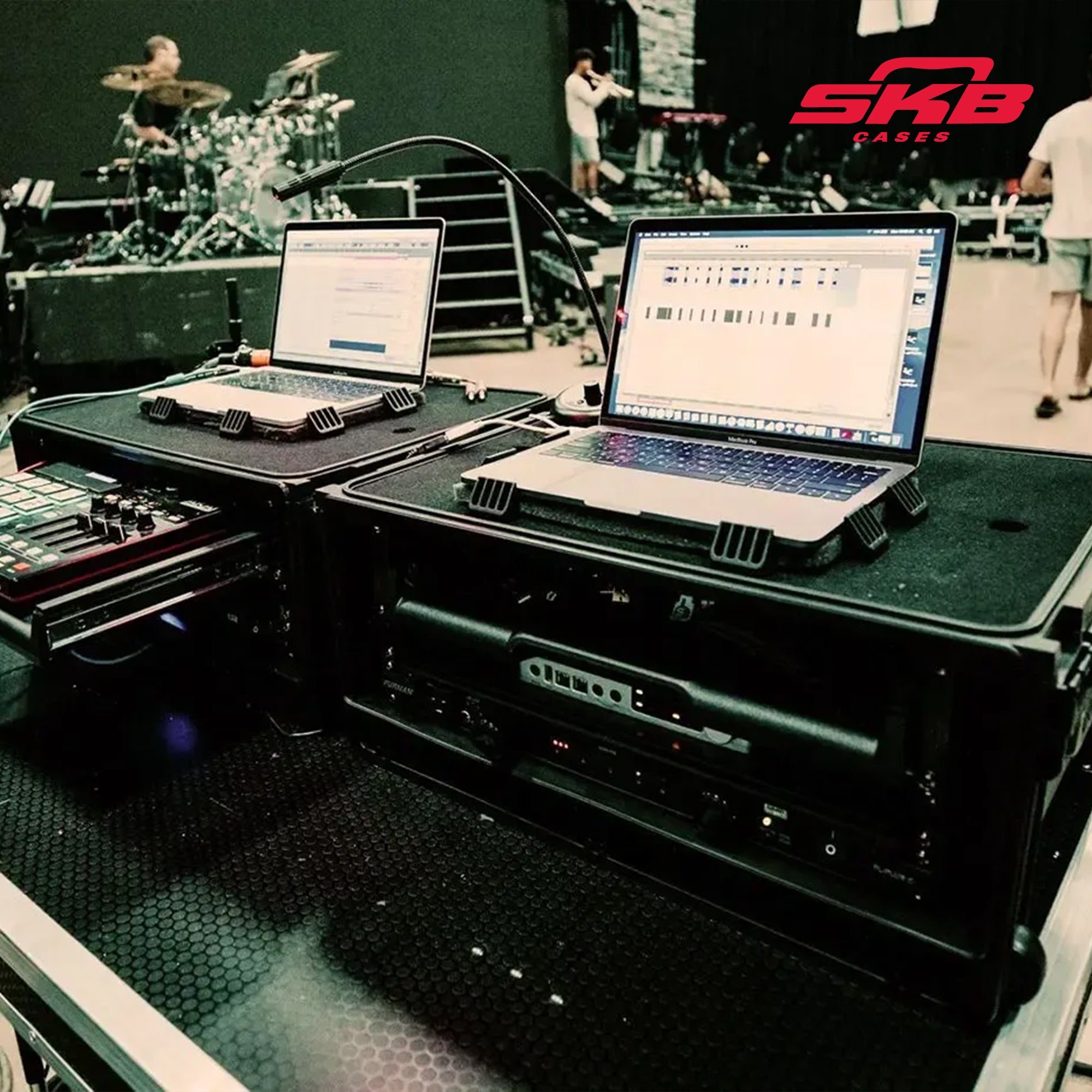 SKB Studio Flyer Rack Case 4U, Durable Injected Molded Mobile Studio Case, Black - VMInnovations