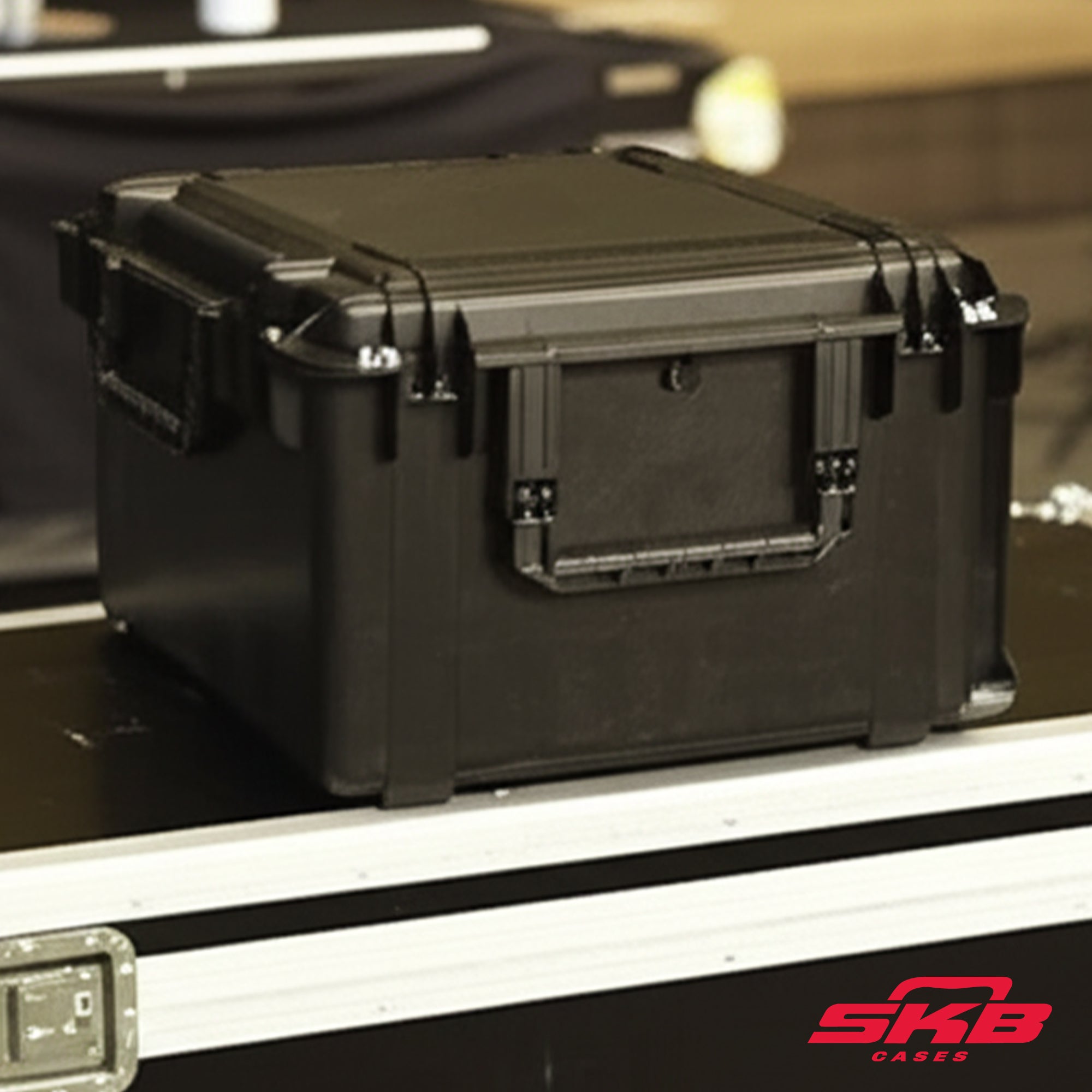 SKB iSeries 6U Fly Rack, Waterproof Polypropylene Hard Case for Storage, 20 Inch - VMInnovations