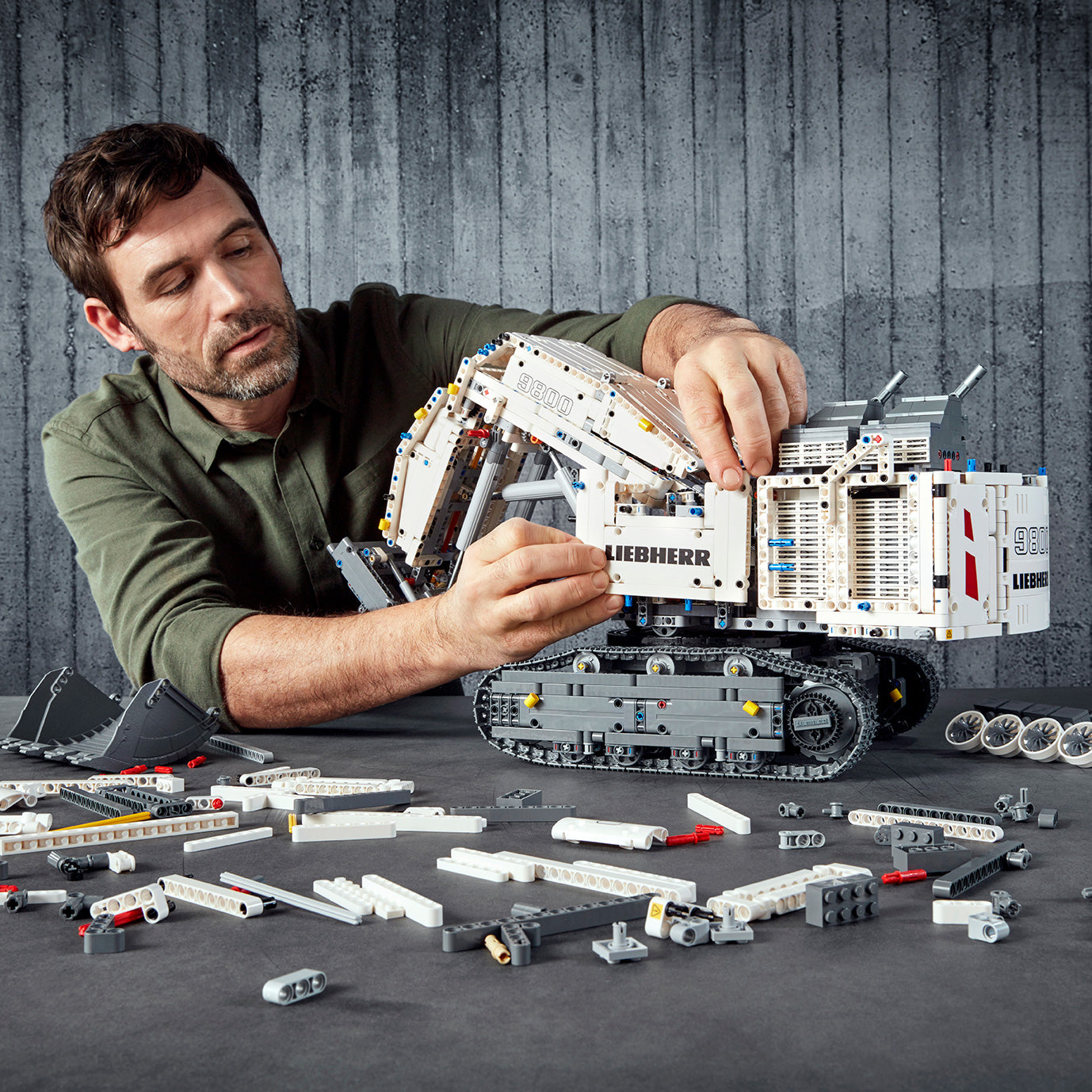LEGO Technic 42100 Liebherr R 9800 Excavator Replica 4108 Piece Building Set