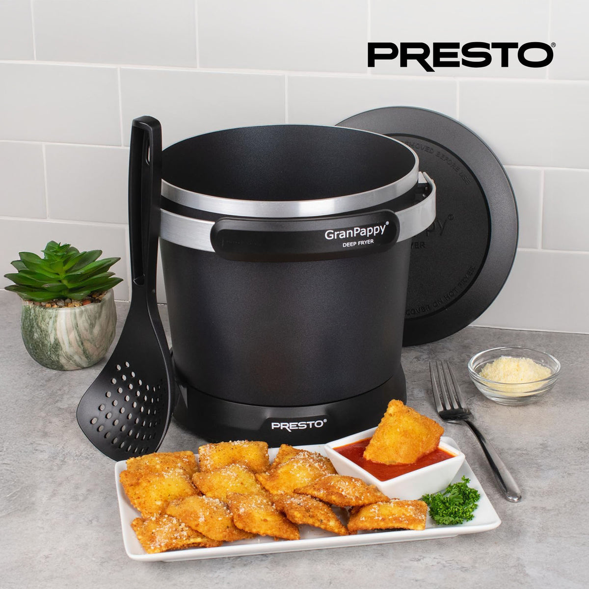 Presto Electric Deep Fryer, Ceramic Nonstick, Handy Scoop, Black (Open Box) - VMInnovations