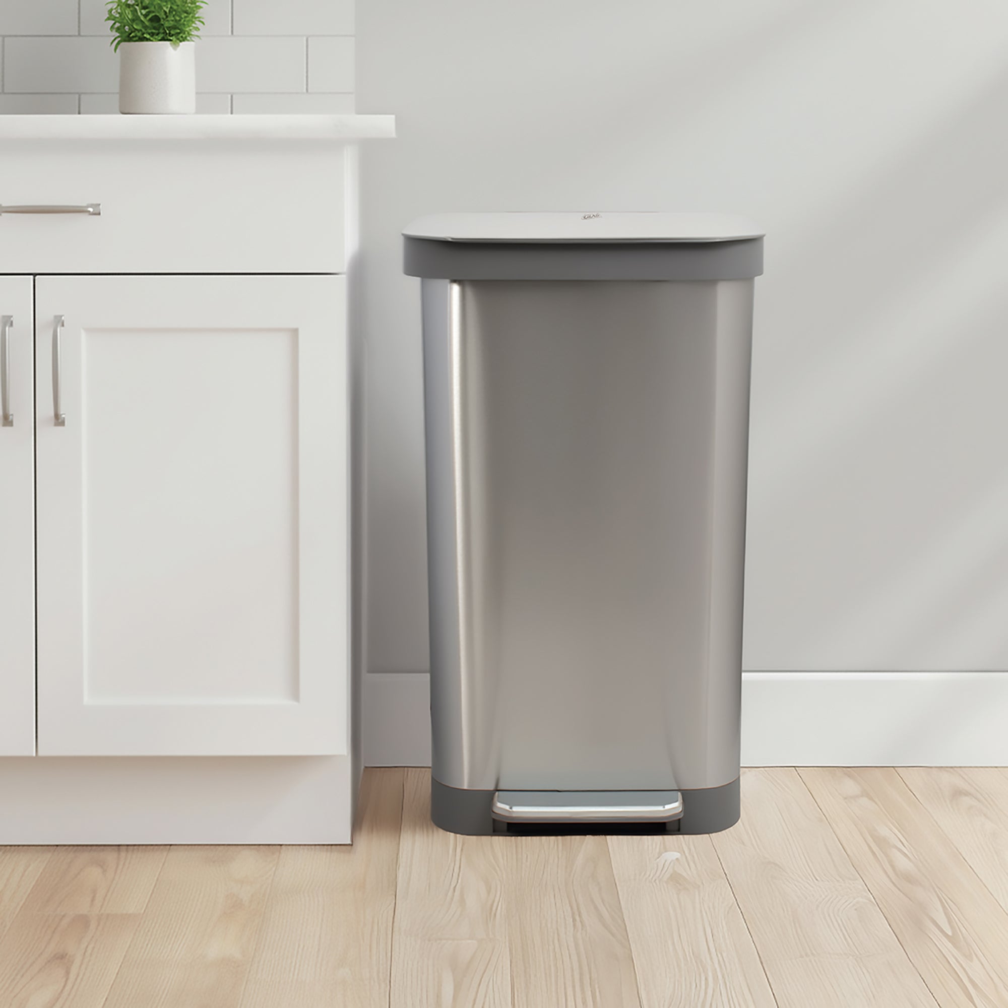 Glad Step Trash Can, Soft Close Bin w/Odor Protection, 20 Gal, Metal (Used)