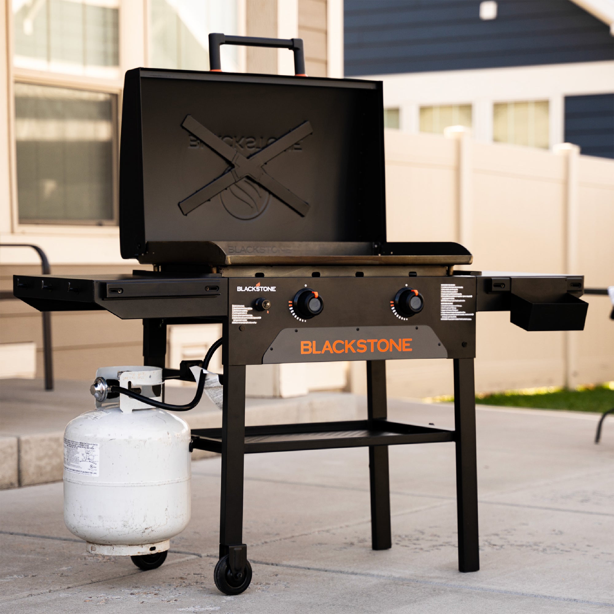 Blackstone Original 28" Griddle, Outdoor Grill with Hood, (Open Box)