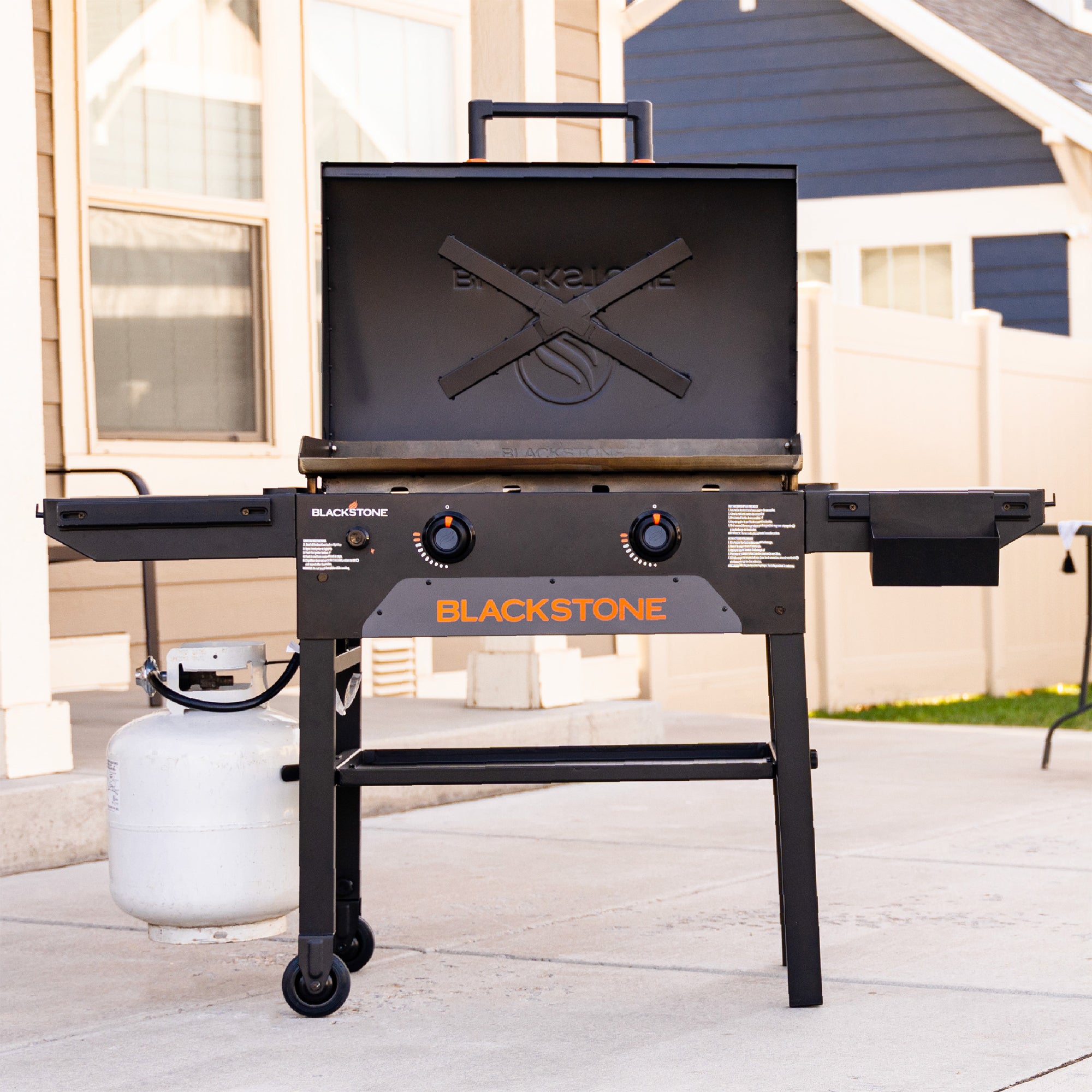Blackstone Original 28" Griddle, Outdoor Grill with Hood, (Open Box)