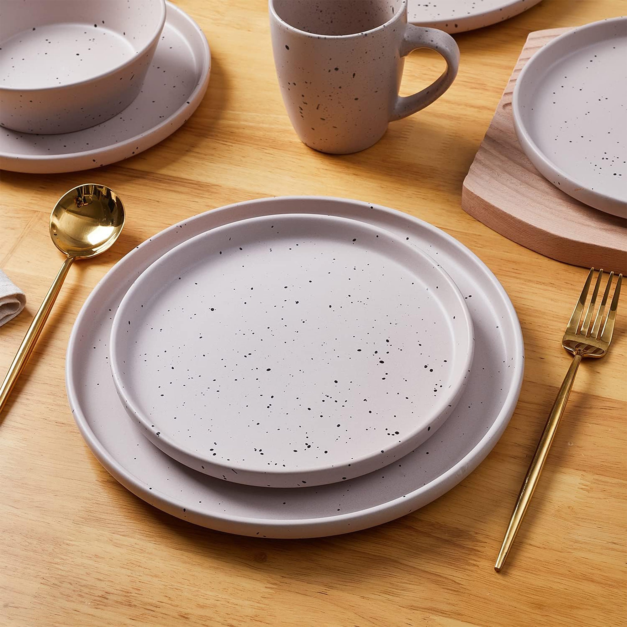 Stone Lain Jade Stoneware 16 Piece Dinnerware Set with Service for 4 (Open Box)
