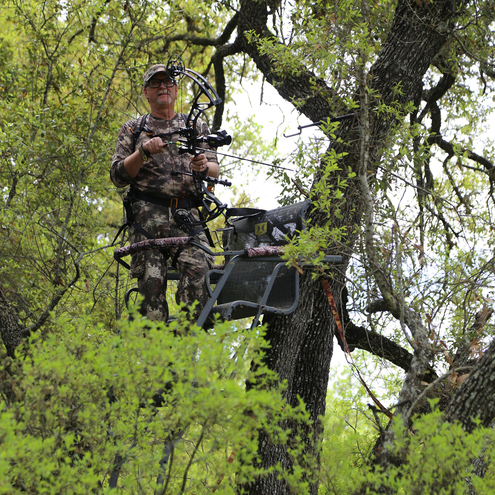 Hawk Hunting Big Denali Ladderstand with 26" Wide Seat and 23" Backrest, Multi - VMInnovations