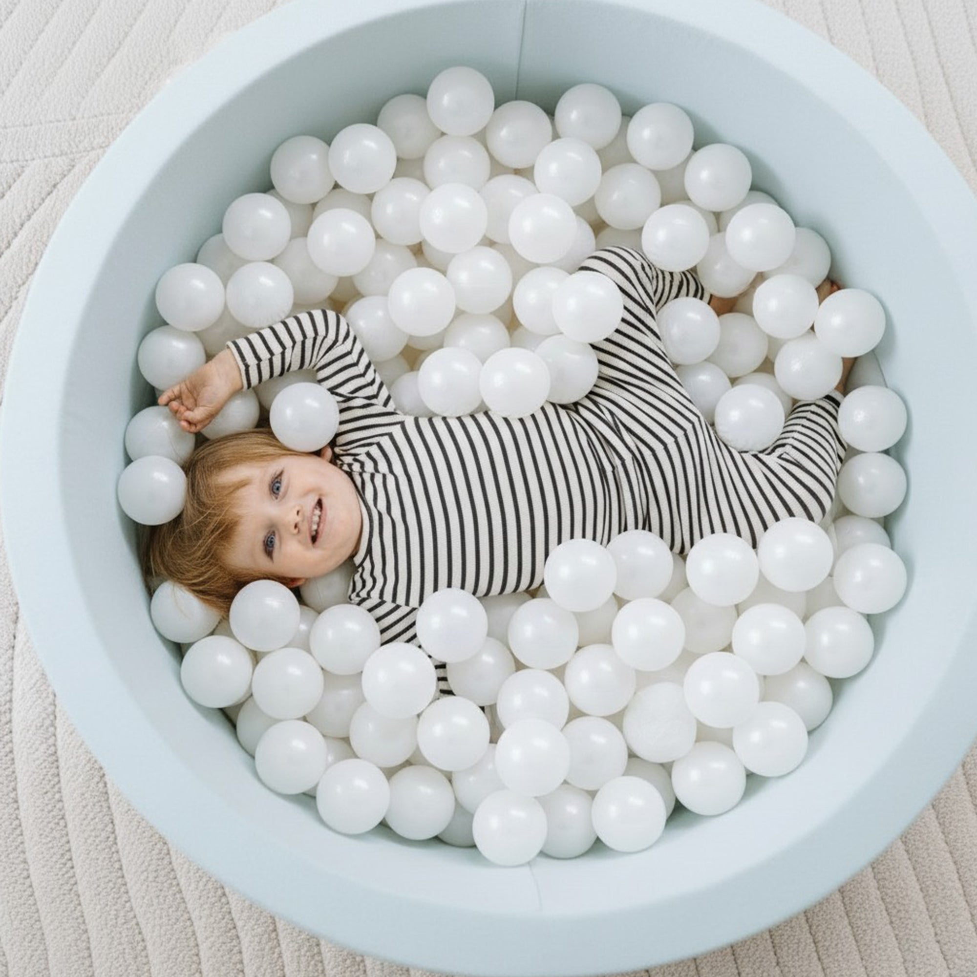KIDKII Round Ball Pit Soft Velvet Indoor Play Toy for Toddlers, 200 Balls, Blue