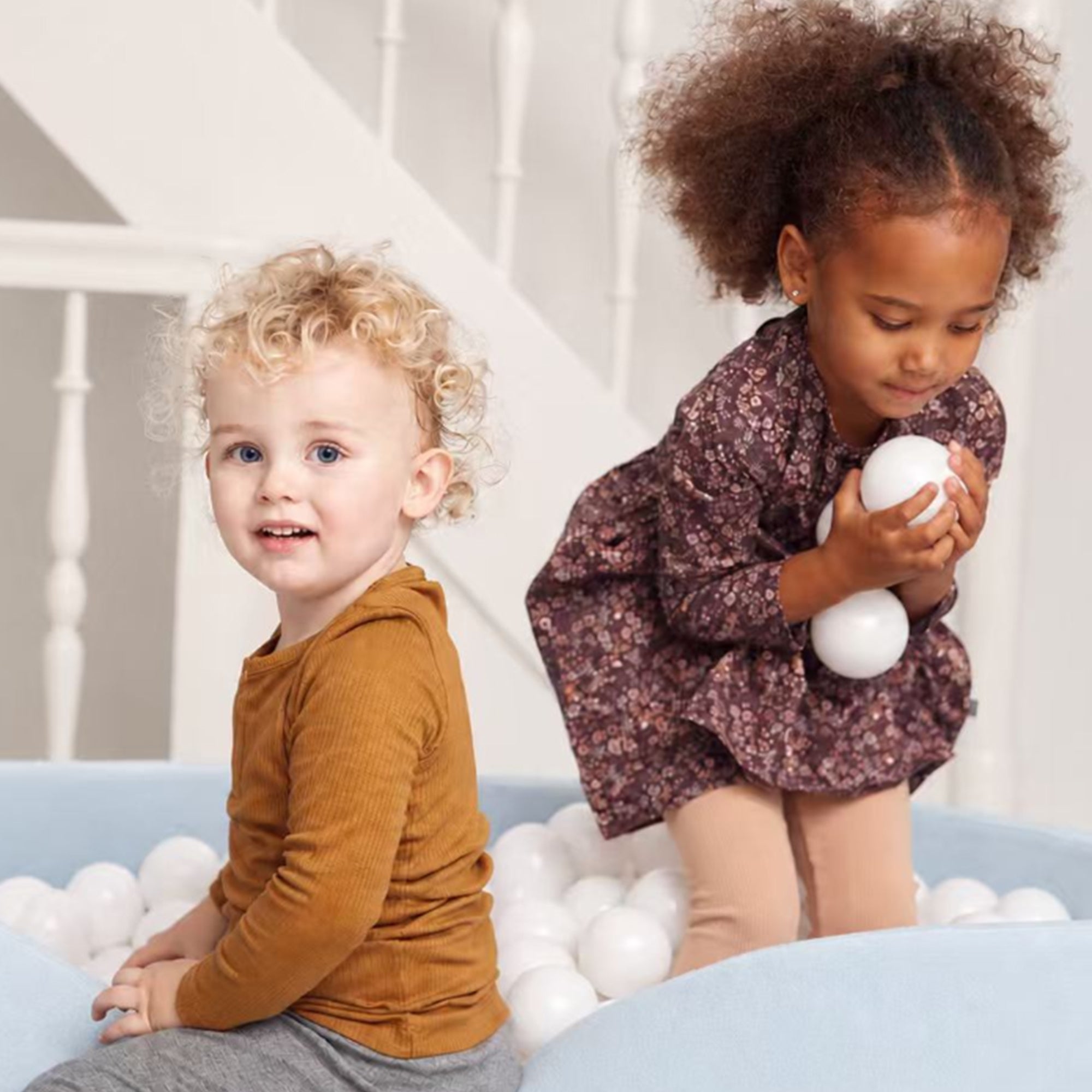 KIDKII Round Ball Pit Soft Velvet Indoor Play Toy for Toddlers, 200 Balls, Blue - VMInnovations