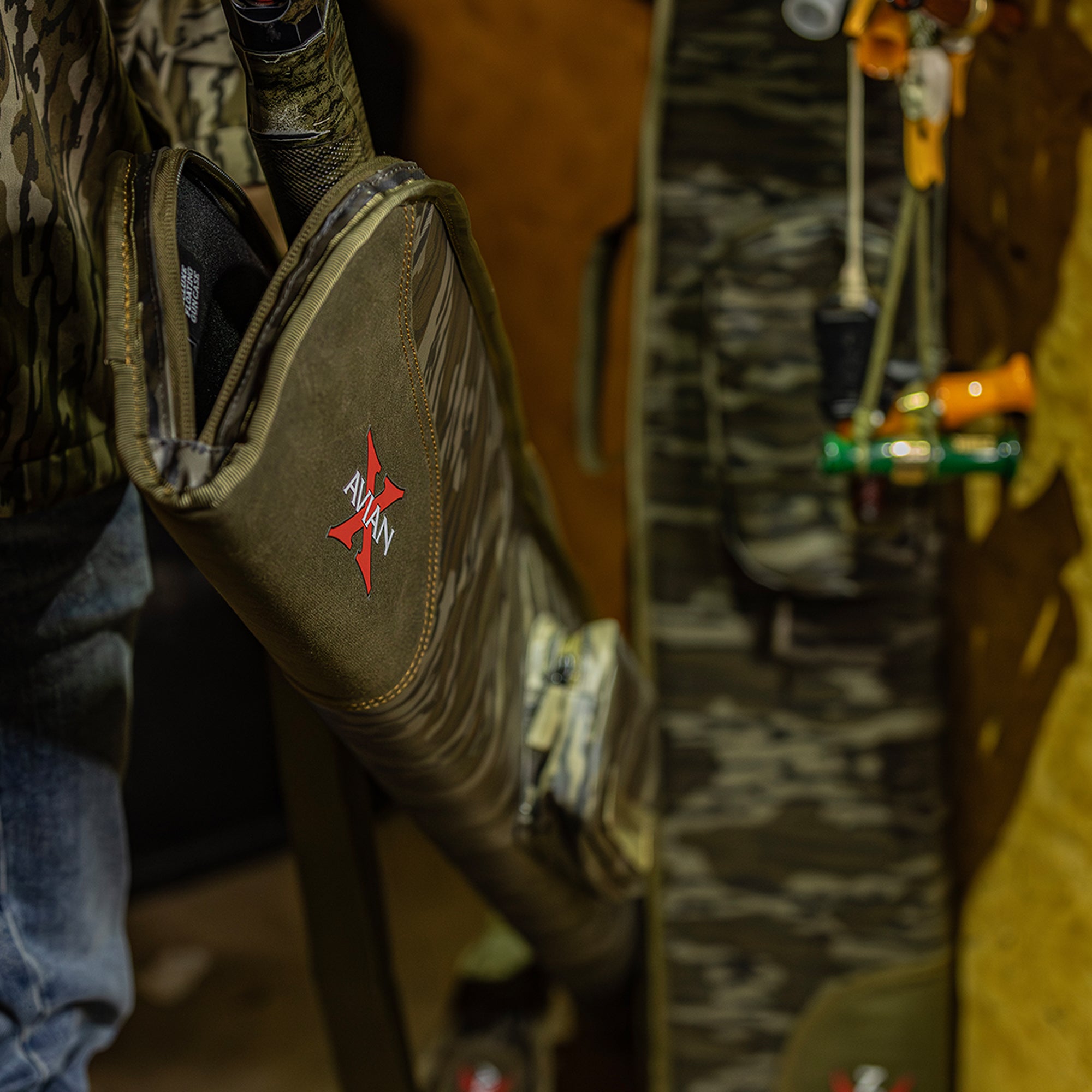 Avian-X Deluxe Floating Gun Case with Closed-Cell Foam Construction, Bottomland