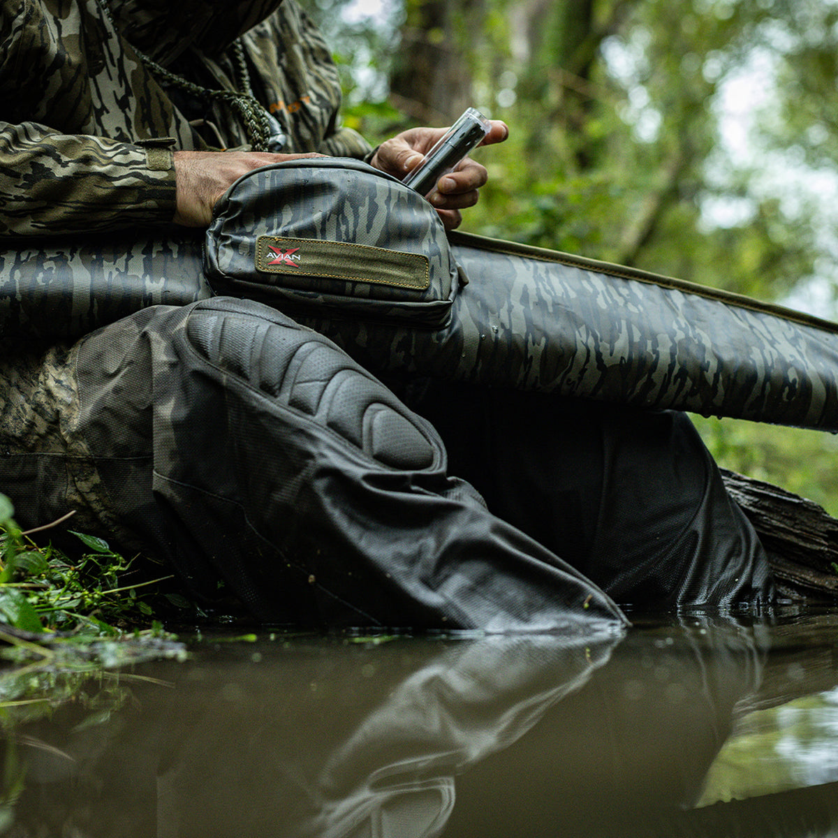 Avian-X Deluxe Floating Gun Case with Closed-Cell Foam Construction, Bottomland
