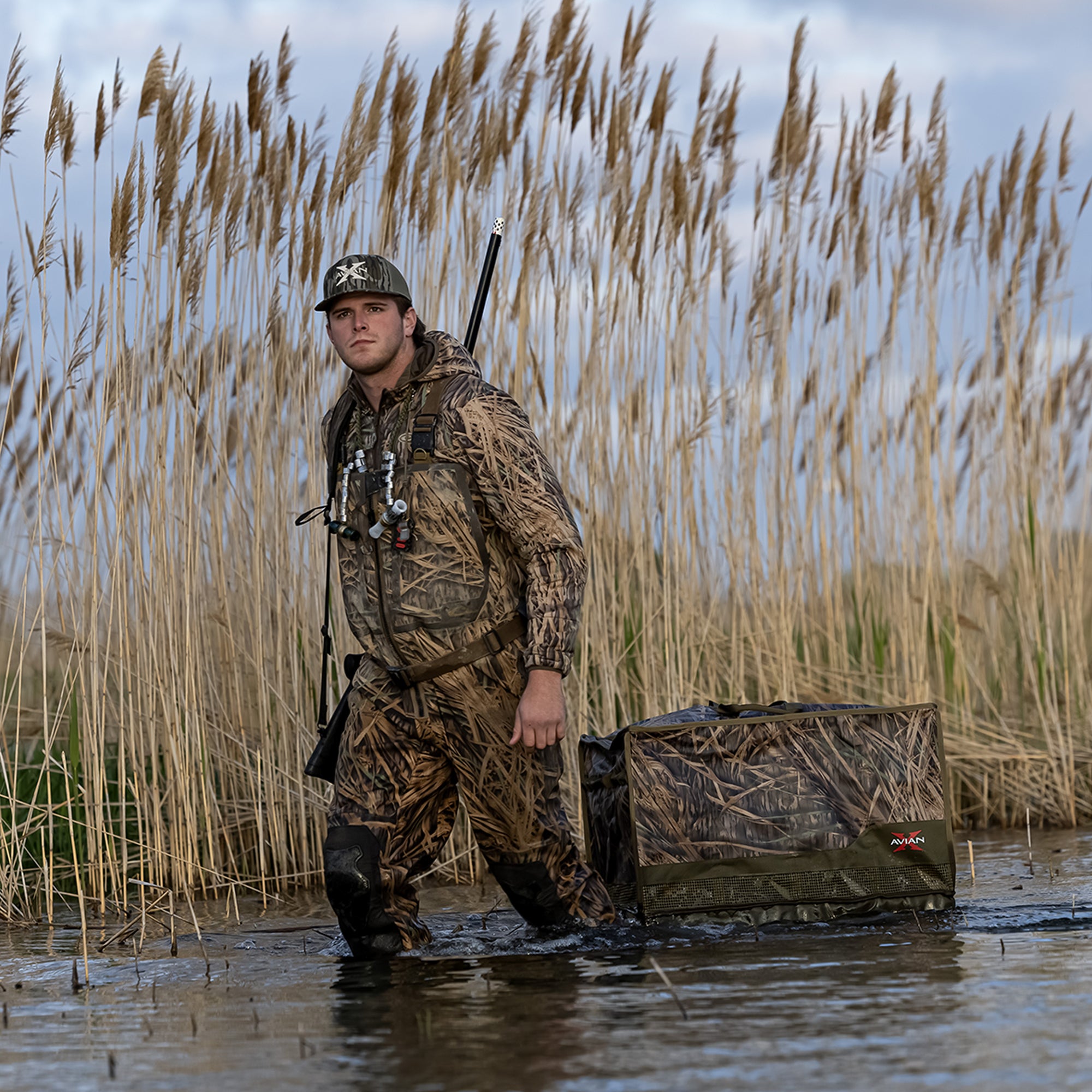 Avian-X Floating Slotted Decoy Bag with Zippered Lid and 12 Slots, Shadowgrass