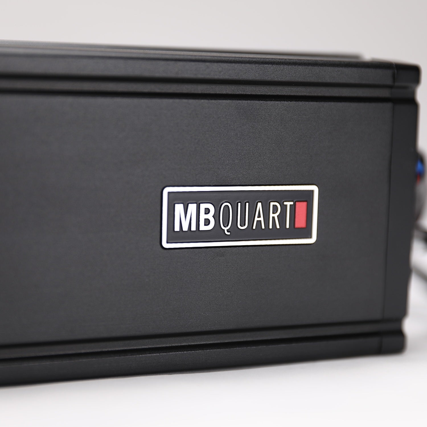 MB Quart Discus 4 Channel Marine Amplifier with Top Mounted Controls, 520 Watts