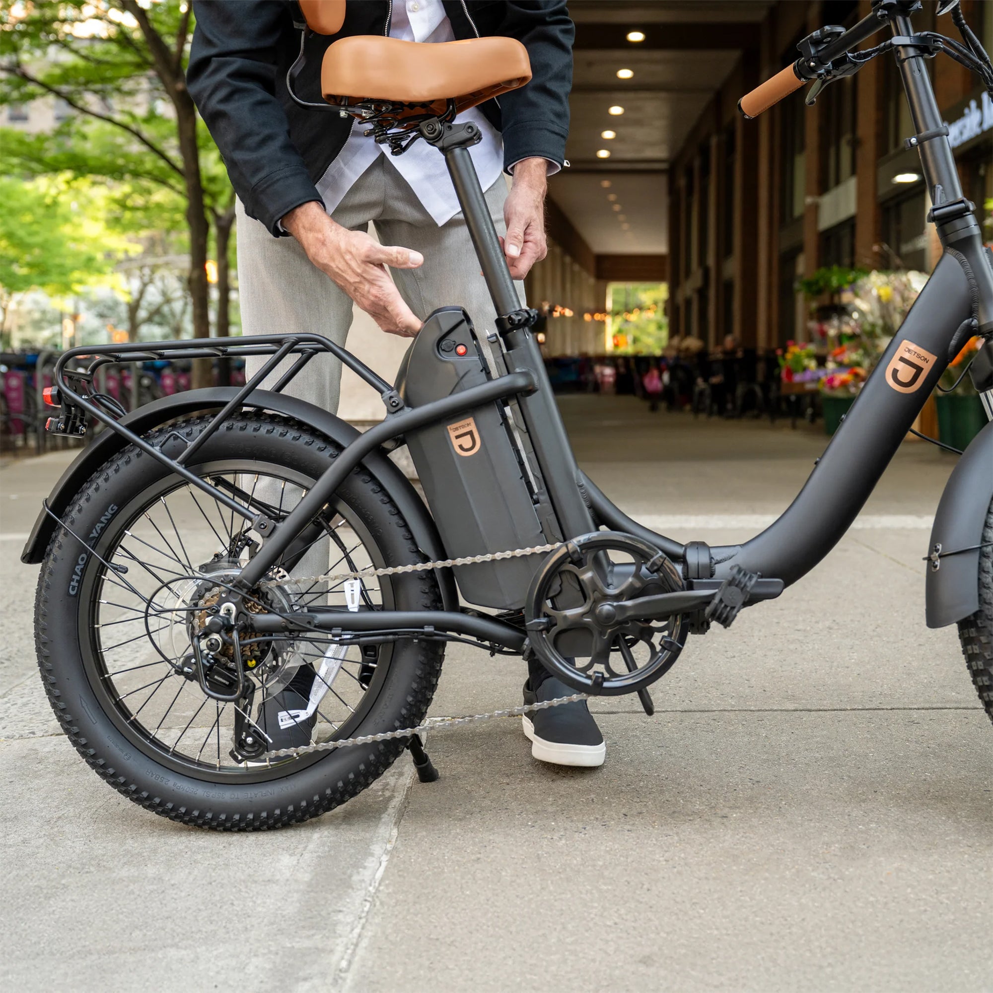 Jetson Venture Foldable Electric Cruiser Bike with Twist Throttle, Black